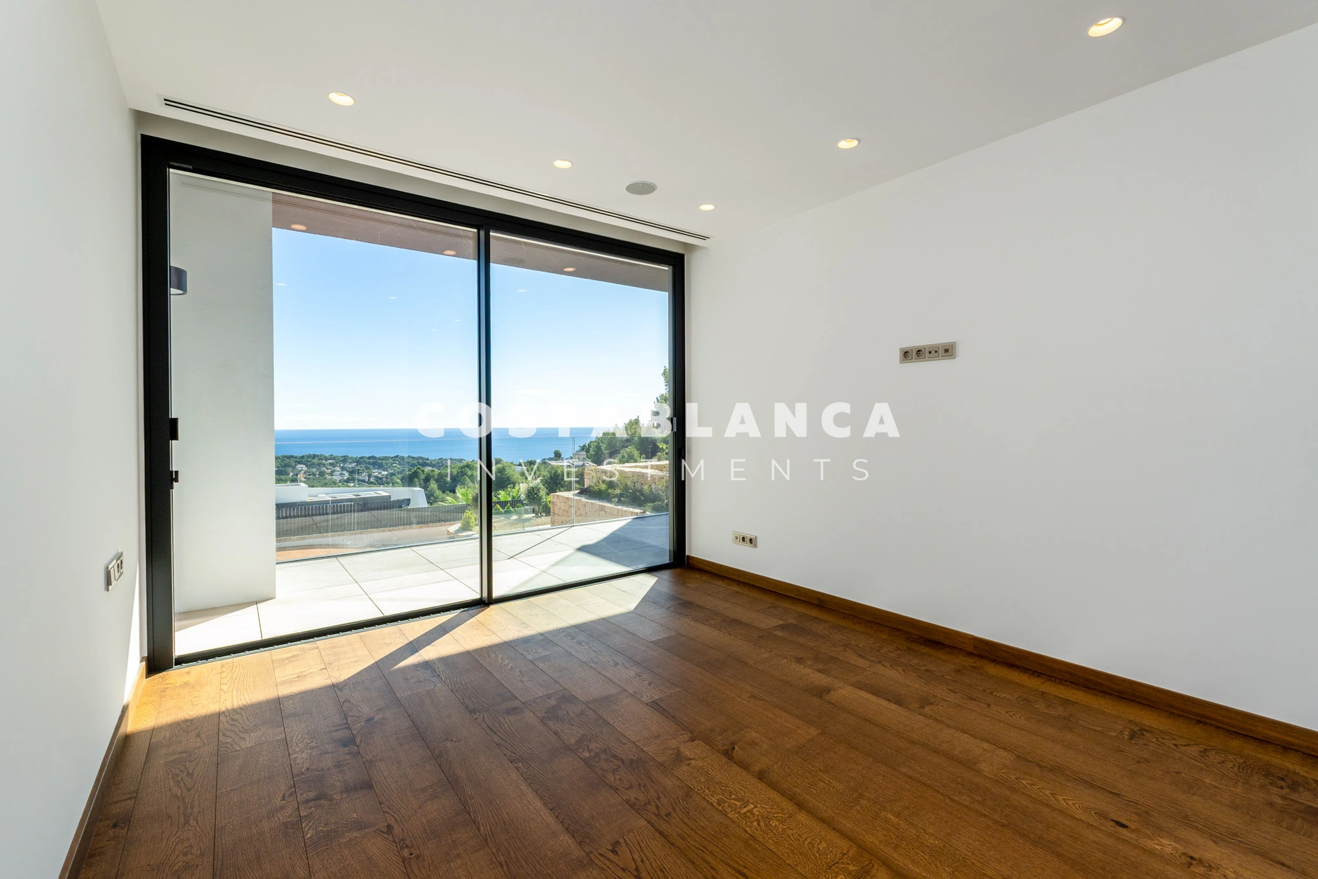 Capodoperă contemporană cu vederi panoramice la mare și la munte de vânzare în Benissa