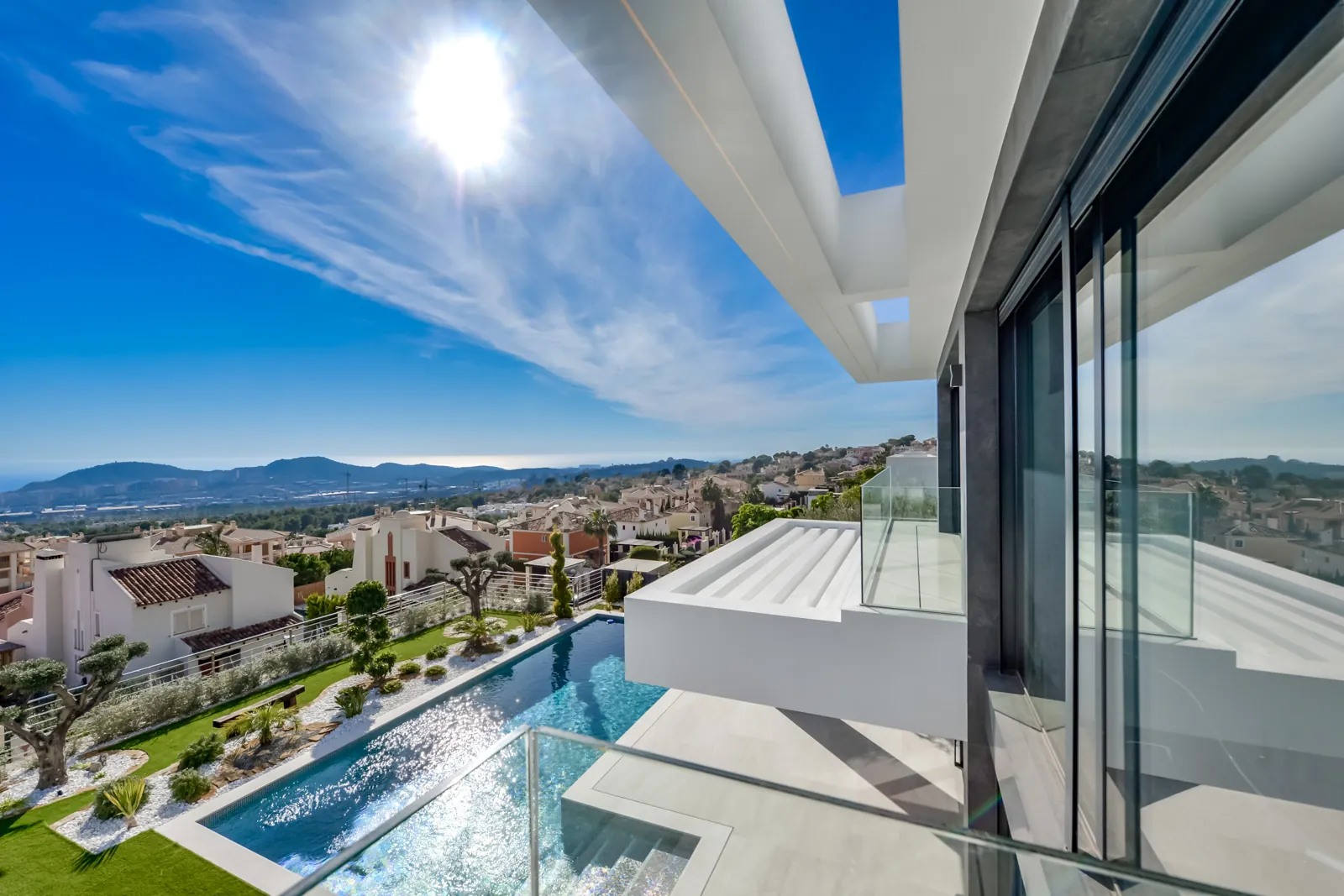 Modern villa for sale in Finestrat with panoramic sea views.
