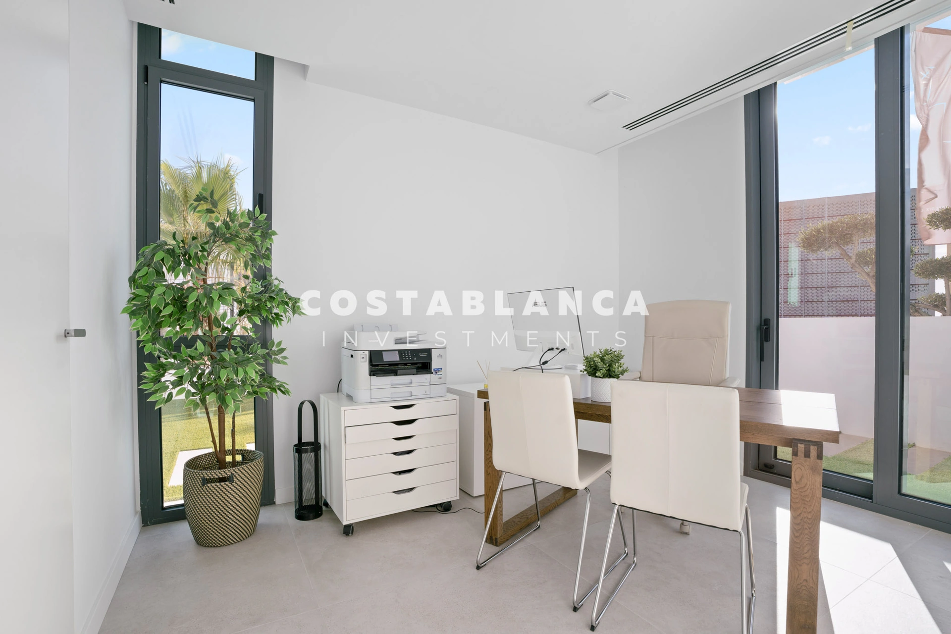 Vile independente moderne cu grădini private și finisaje premium de vânzare în Benidorm.