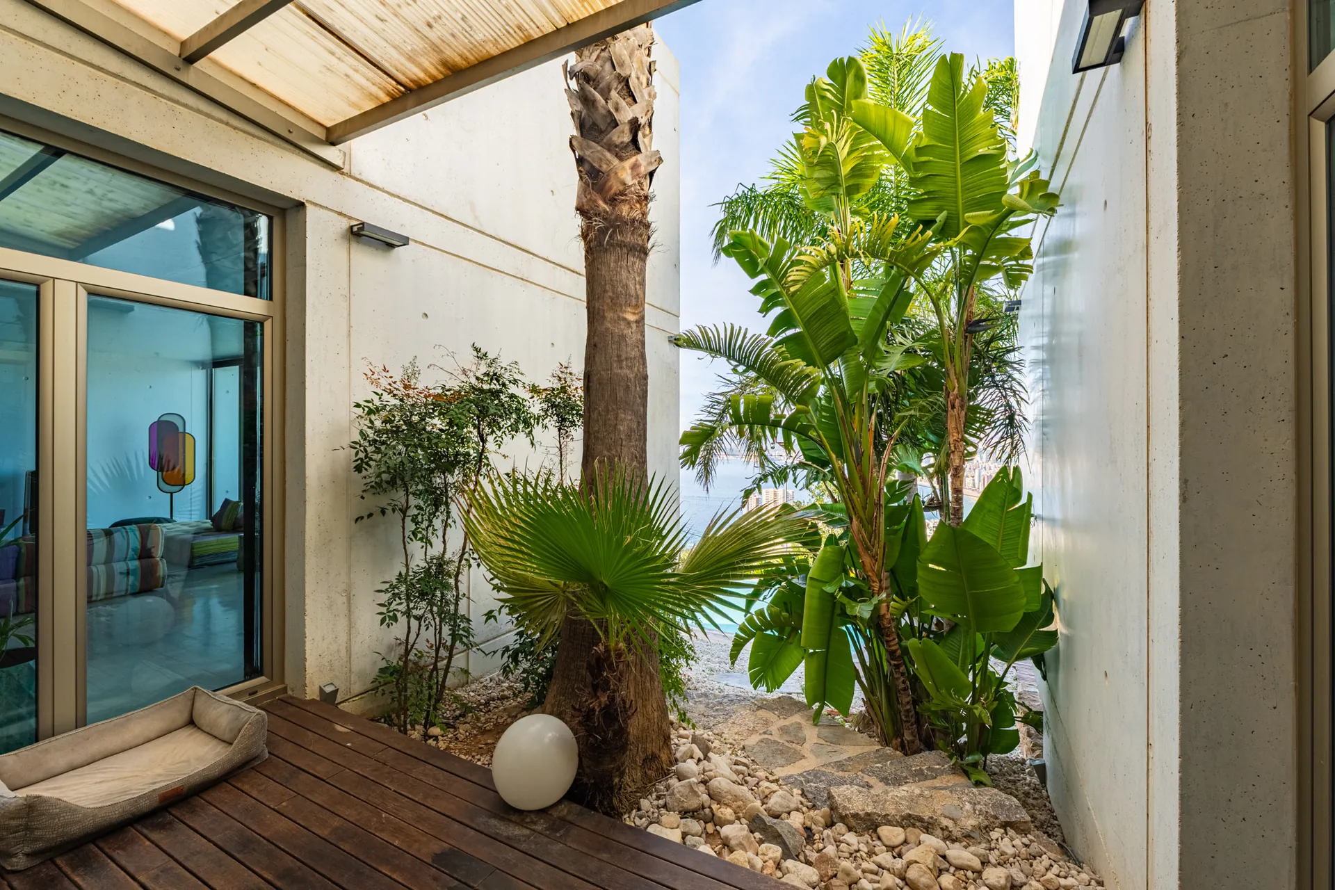 Vila de lux iconică cu vederi panoramice la mare de vânzare în Benidorm