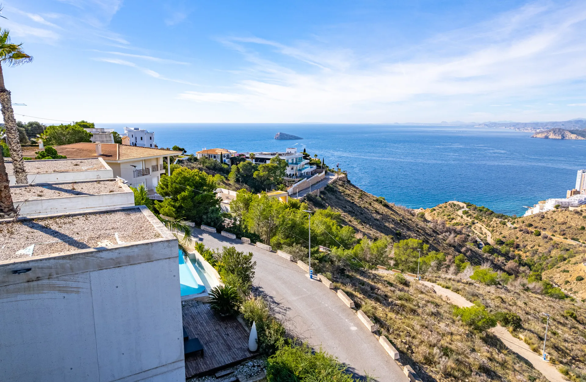 Vila de lux iconică cu vederi panoramice la mare de vânzare în Benidorm