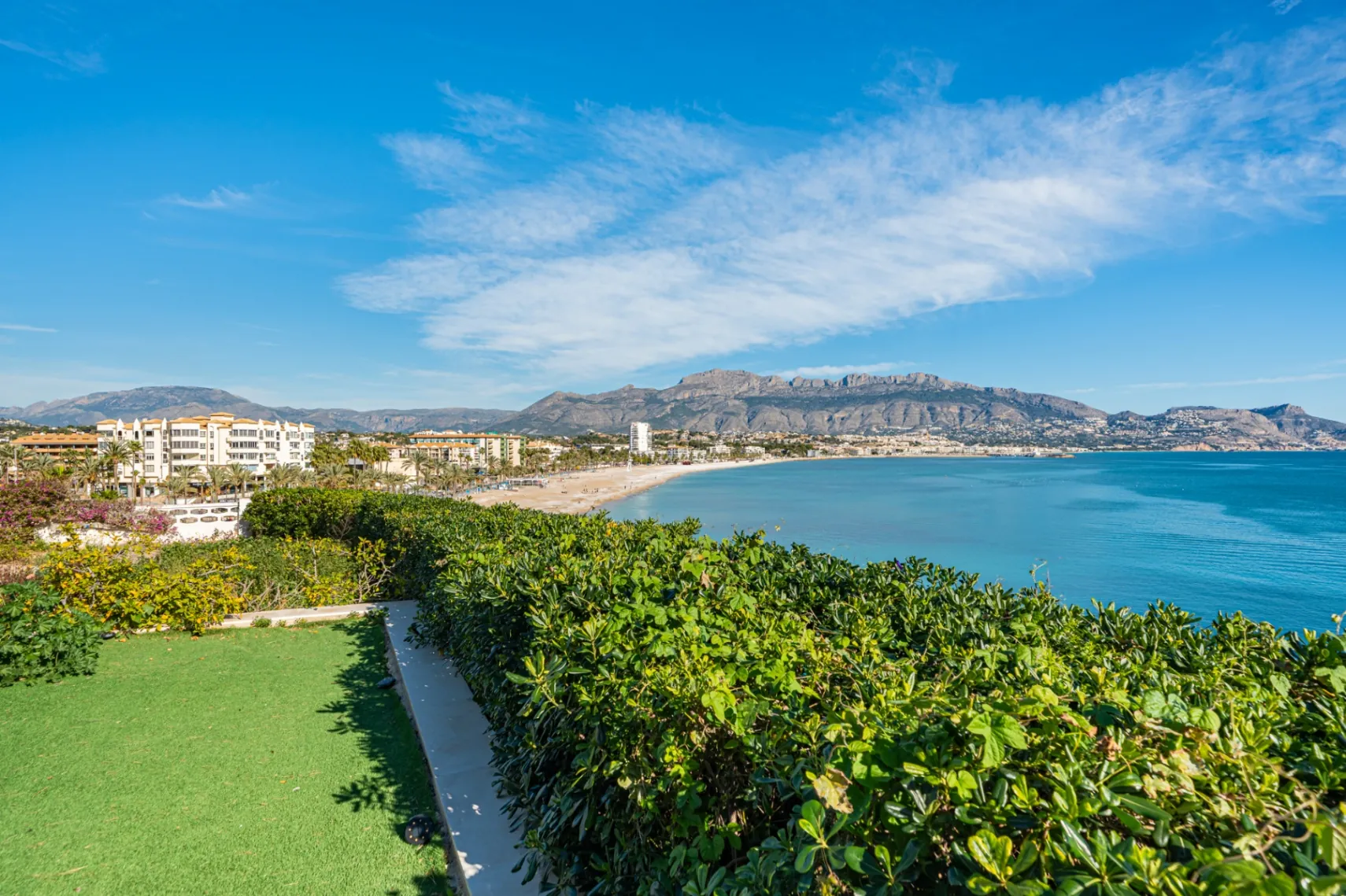 A once-in-a-lifetime opportunity on a cliff for sale in El Albir