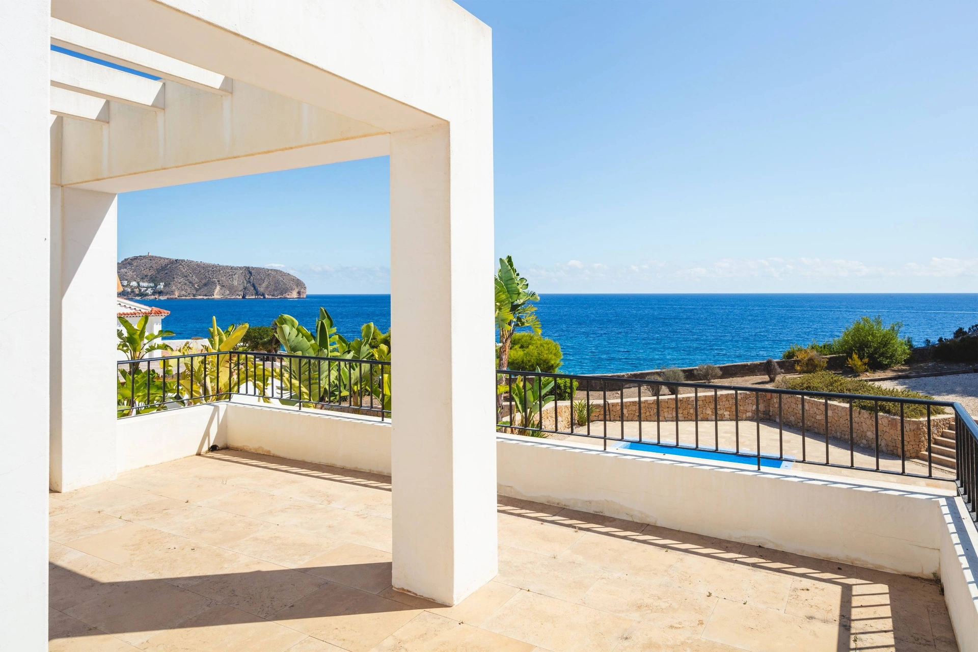 Villa Andrago Contemporary Mediterranean Residence for Sale on the Frontline in Moraira