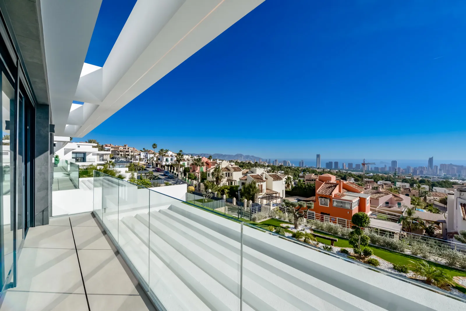 Modern villa for sale in Finestrat with panoramic sea views.