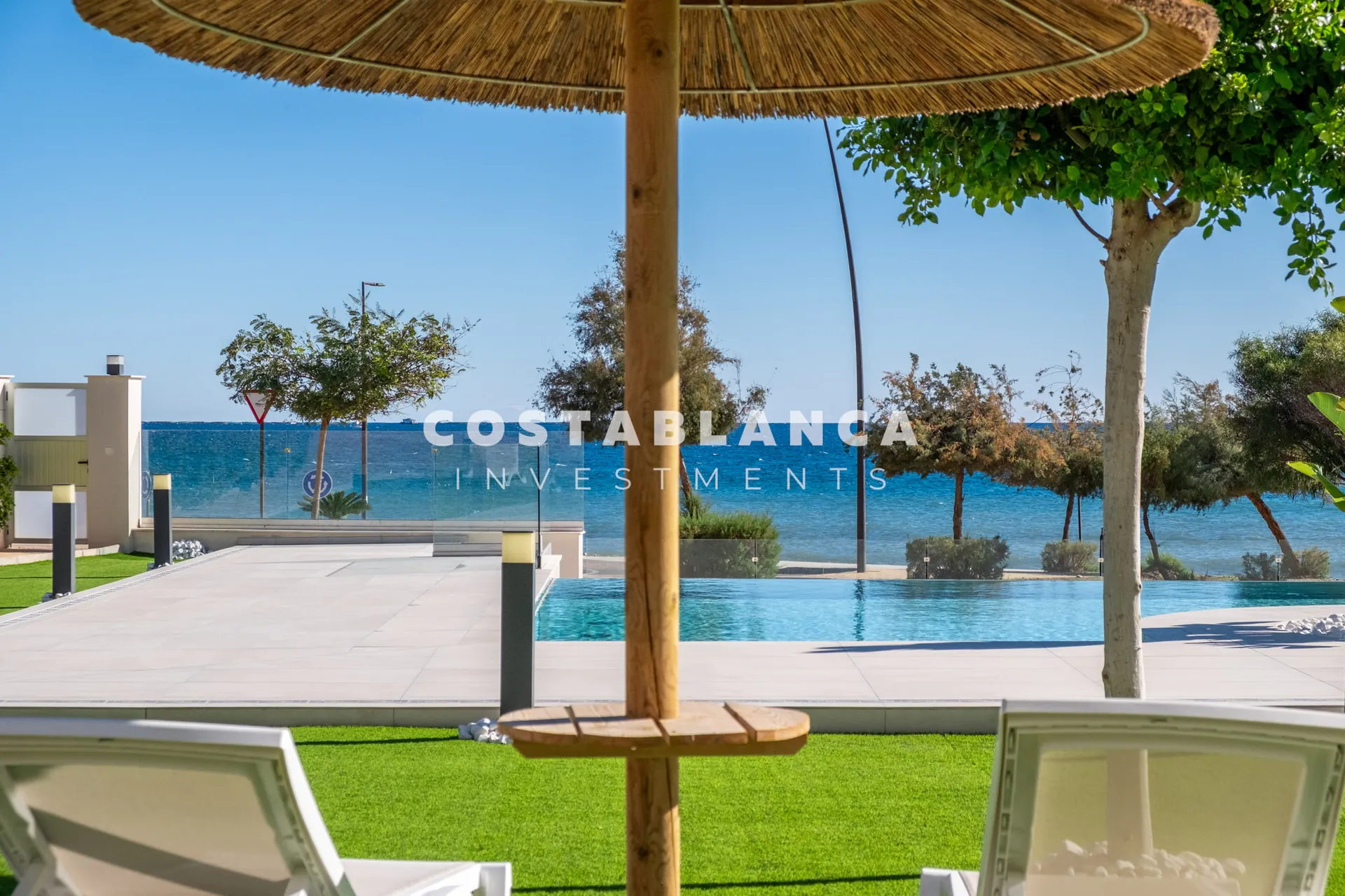 Exceptional Penthouse on the Front Line with Panoramic Sea Views in Villajoyosa