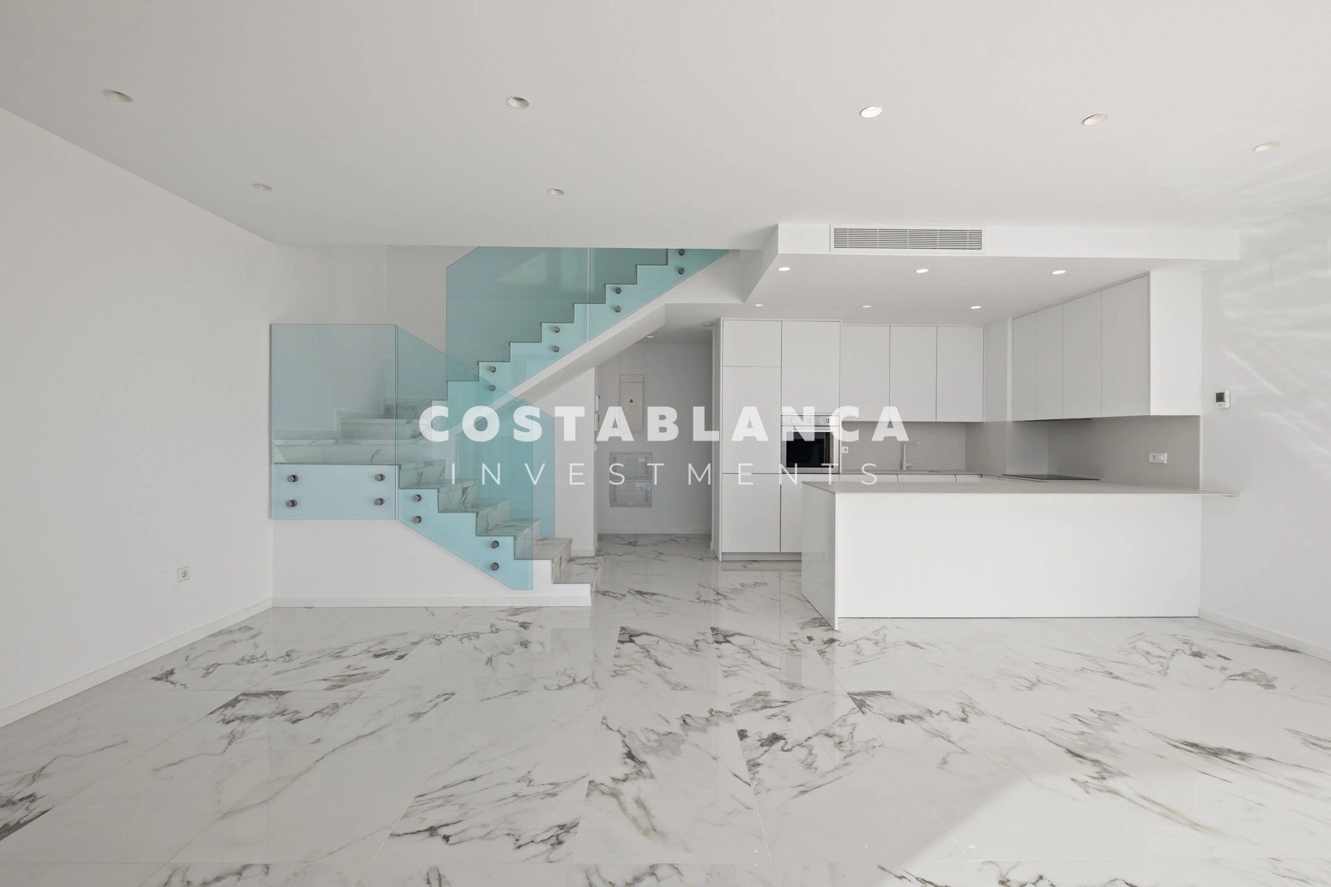 Exceptional Penthouse on the Front Line with Panoramic Sea Views in Villajoyosa