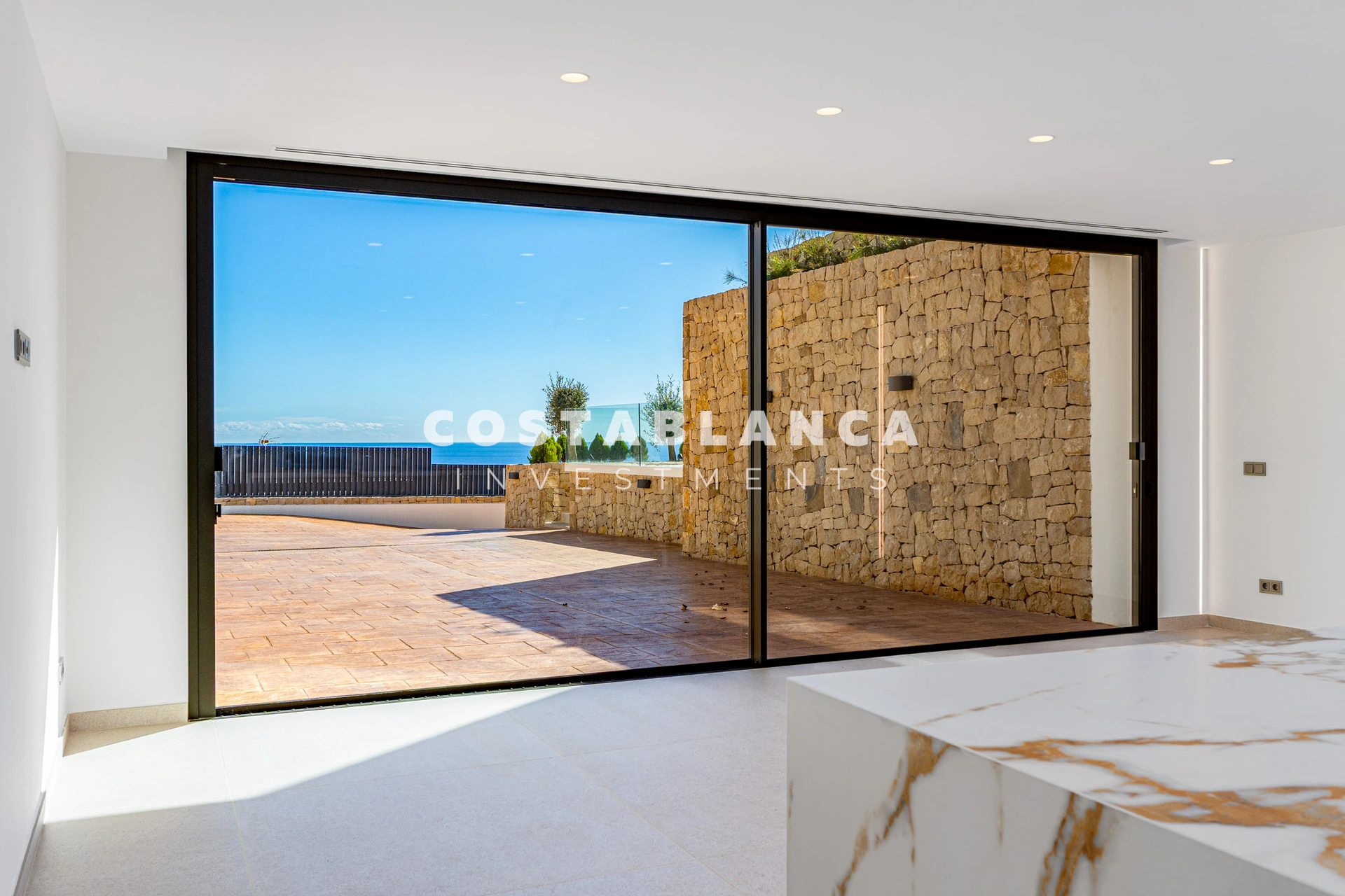 Capodoperă contemporană cu vederi panoramice la mare și la munte de vânzare în Benissa