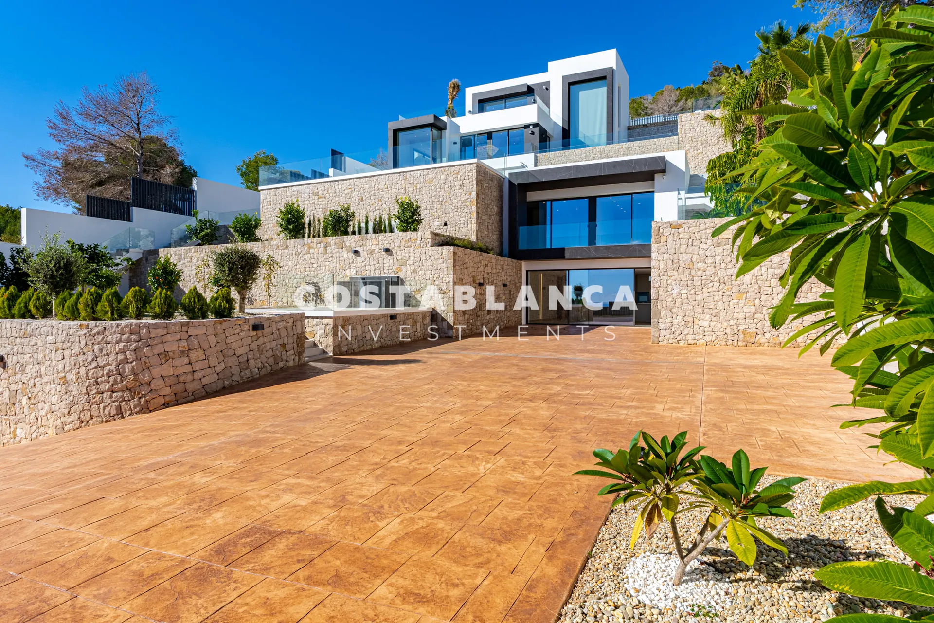 Capodoperă contemporană cu vederi panoramice la mare și la munte de vânzare în Benissa