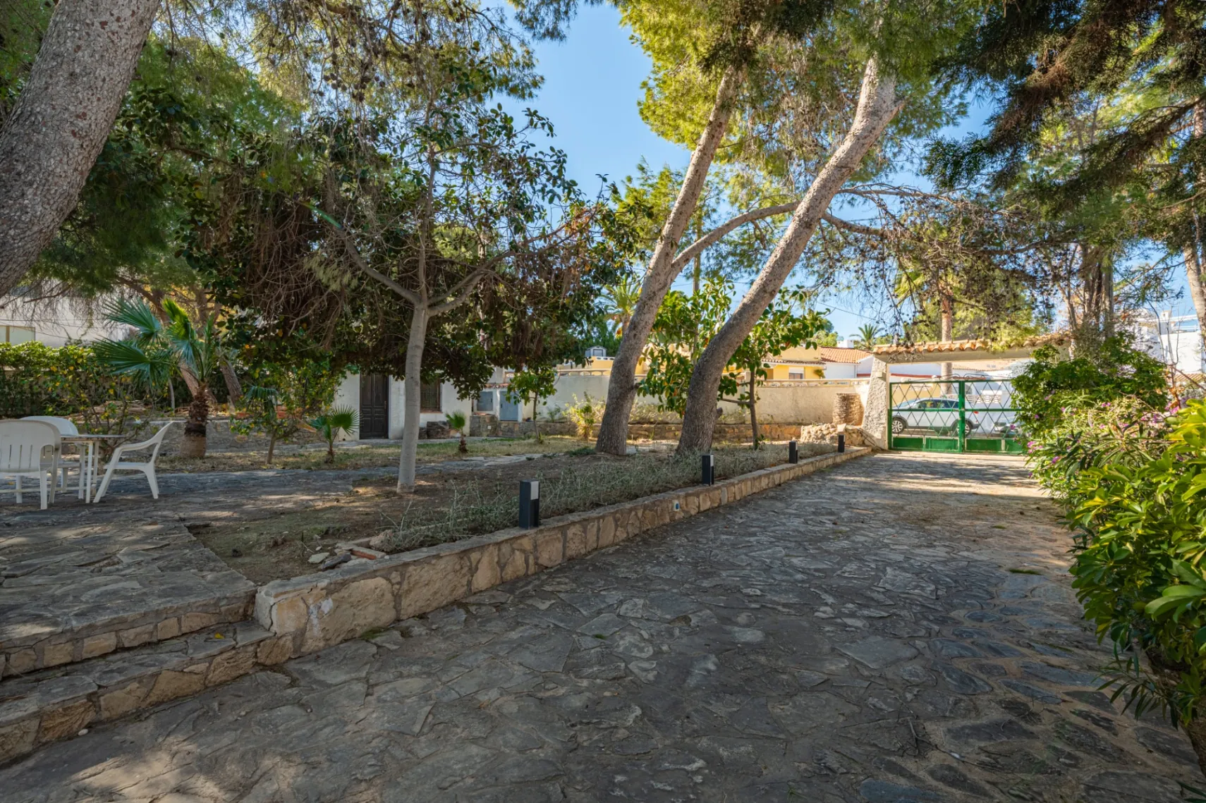 A once-in-a-lifetime opportunity on a cliff for sale in El Albir