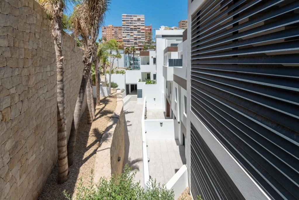 Duplex de lux la malul mării, cu piscină privată, de vânzare în Benidorm.