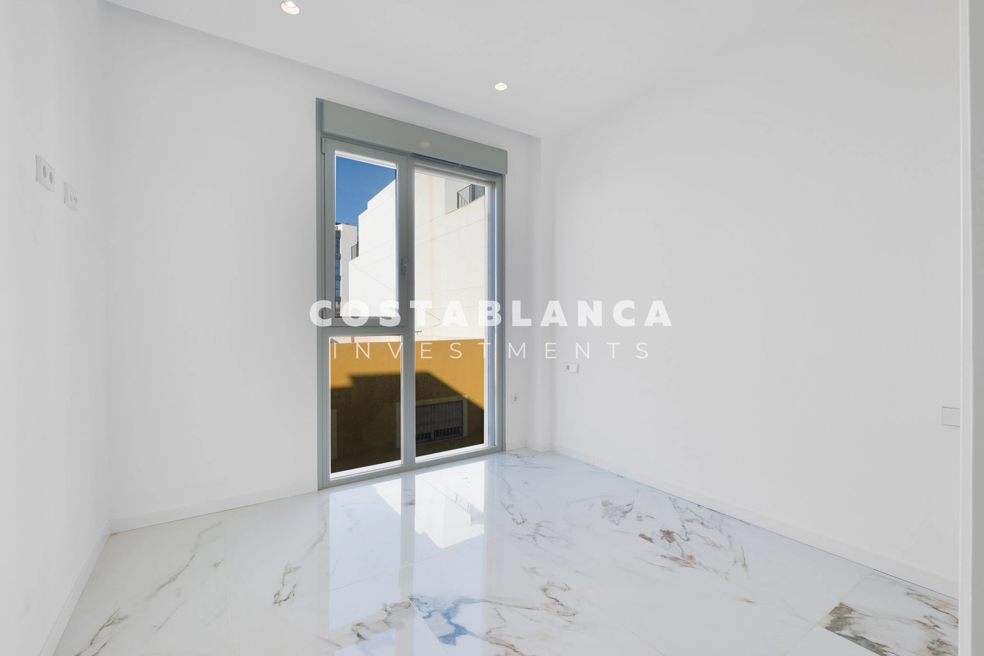 Exceptional Penthouse on the Front Line with Panoramic Sea Views in Villajoyosa