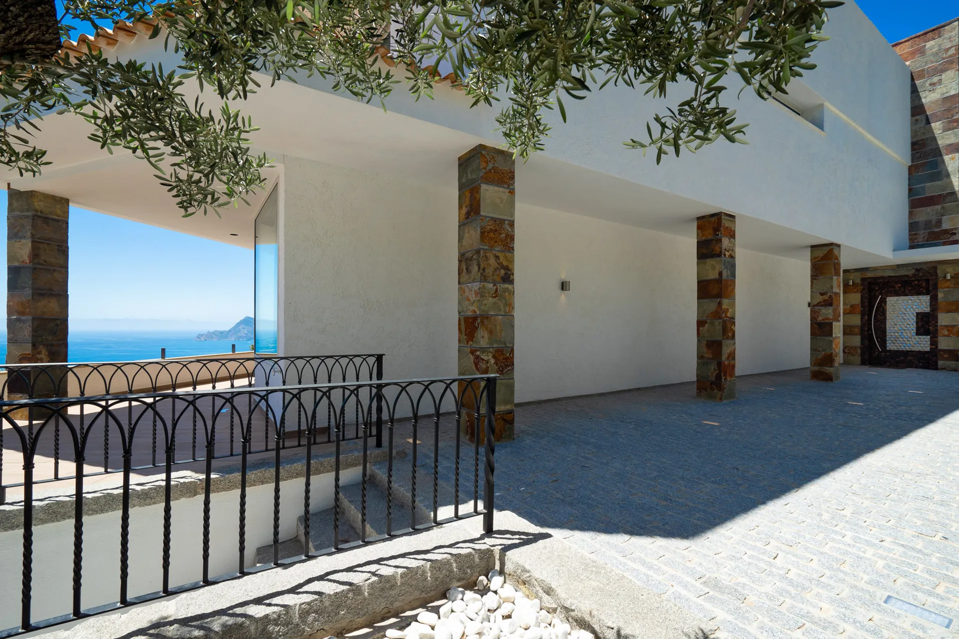 Vila modernă de lux cu vedere panoramică la mare de vânzare în Sierra de Altea.