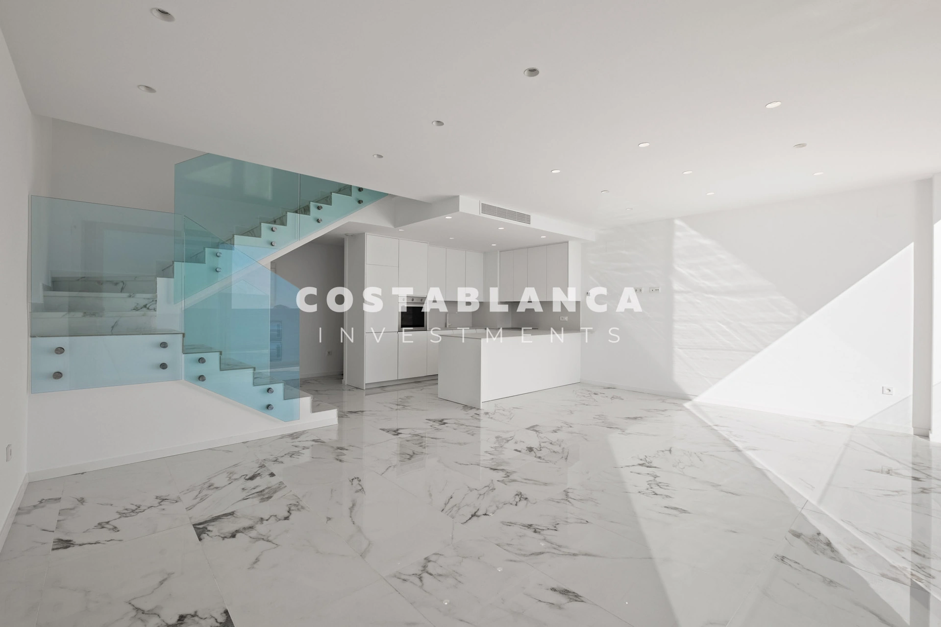 Exceptional Penthouse on the Front Line with Panoramic Sea Views in Villajoyosa