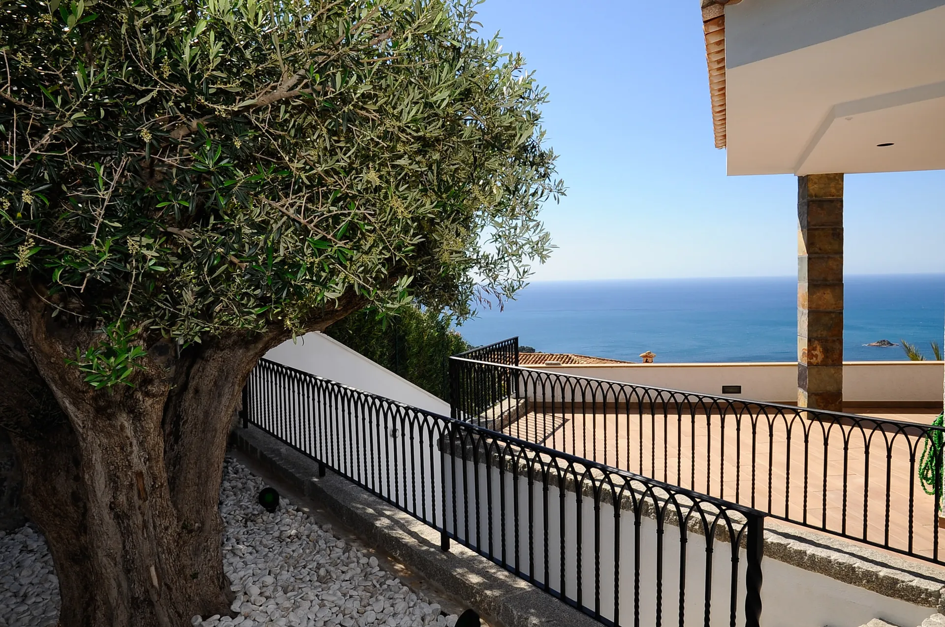 Vila modernă de lux cu vedere panoramică la mare de vânzare în Sierra de Altea.
