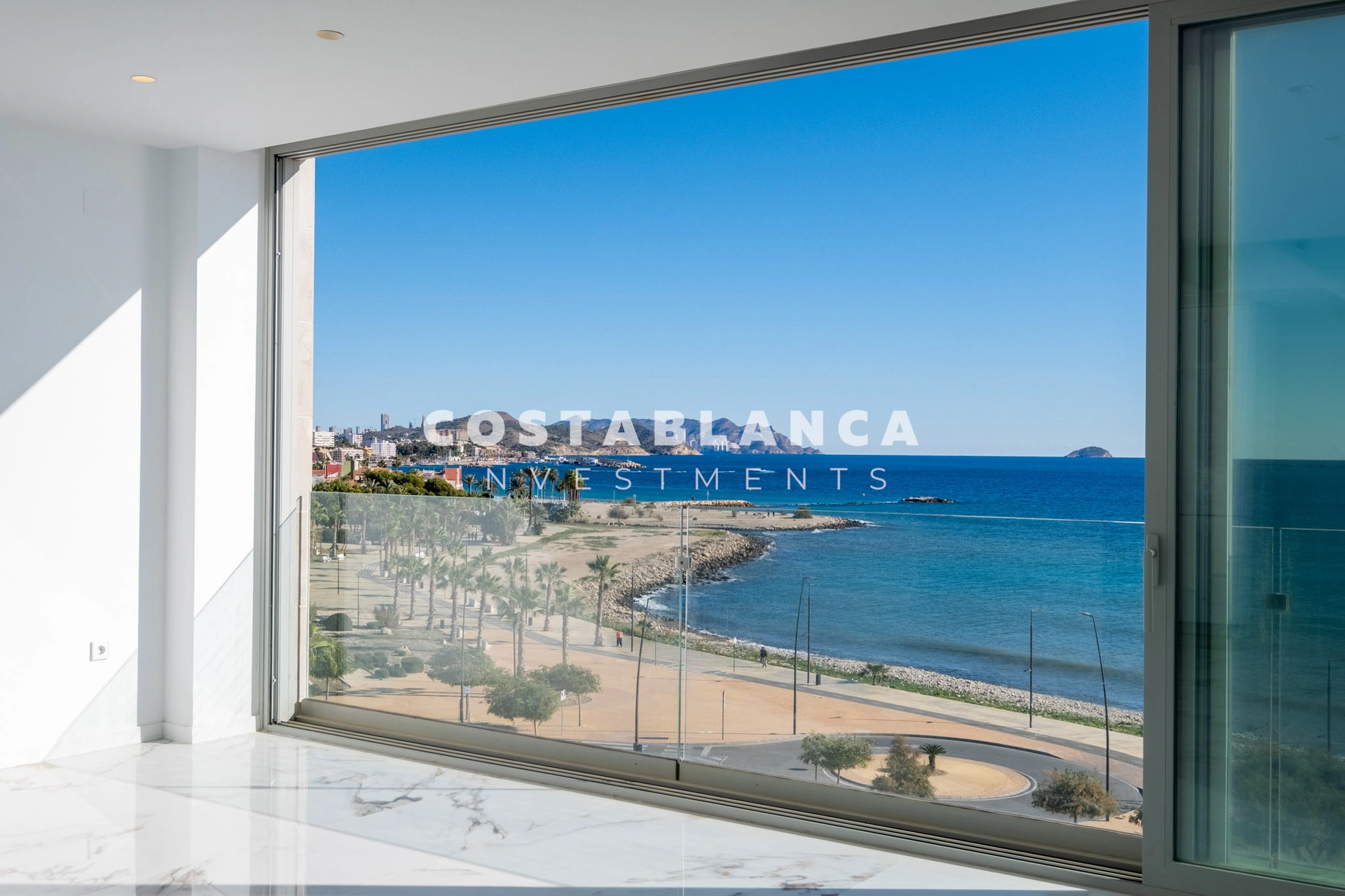 Exceptional Penthouse on the Front Line with Panoramic Sea Views in Villajoyosa