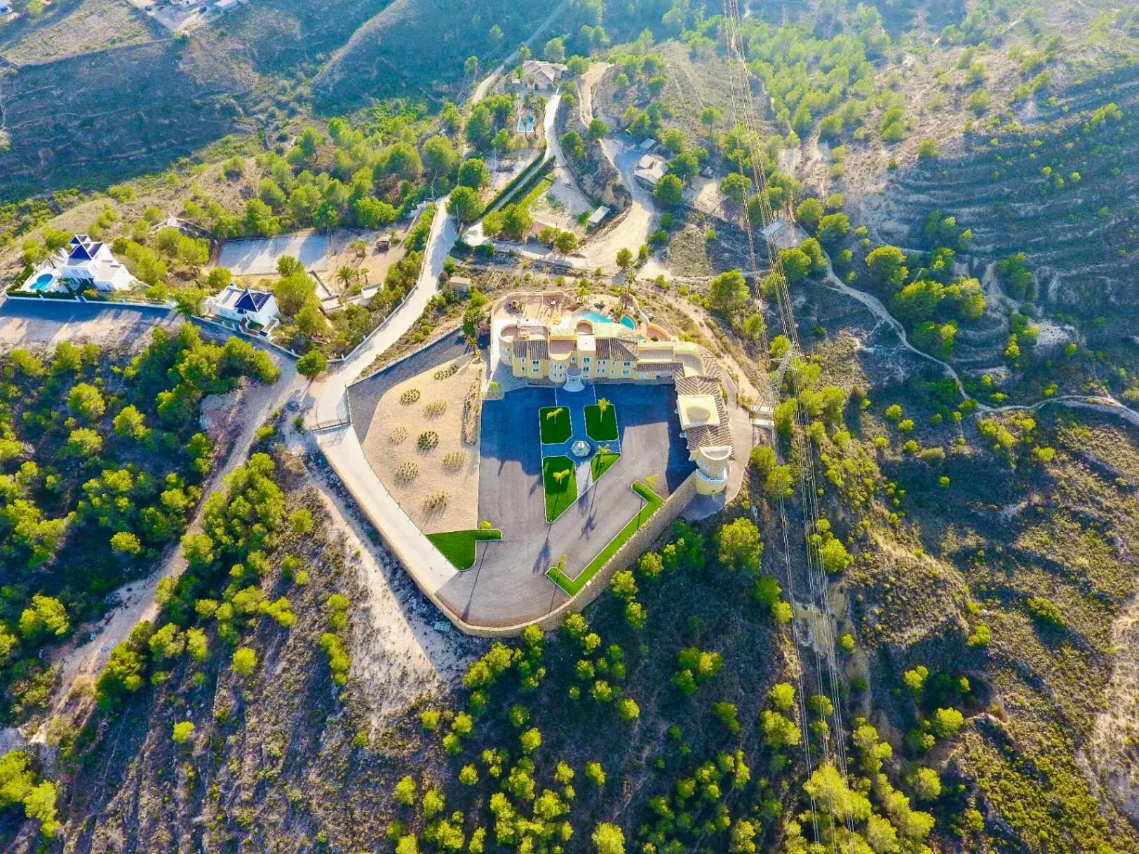 Vila panoramică de lux în La Nucia cu peste 2,000 m² de eleganță