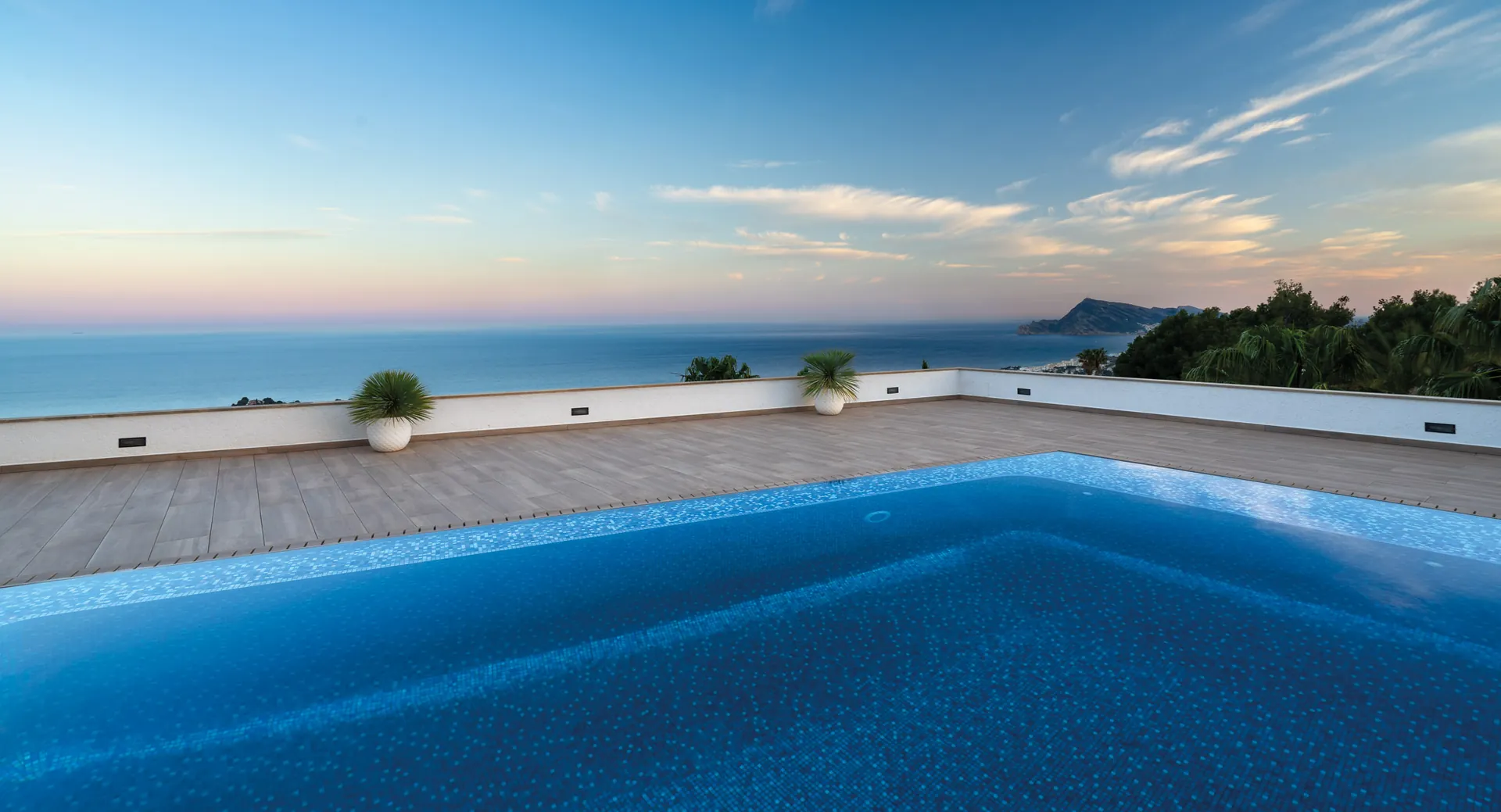 Vila modernă de lux cu vedere panoramică la mare de vânzare în Sierra de Altea.