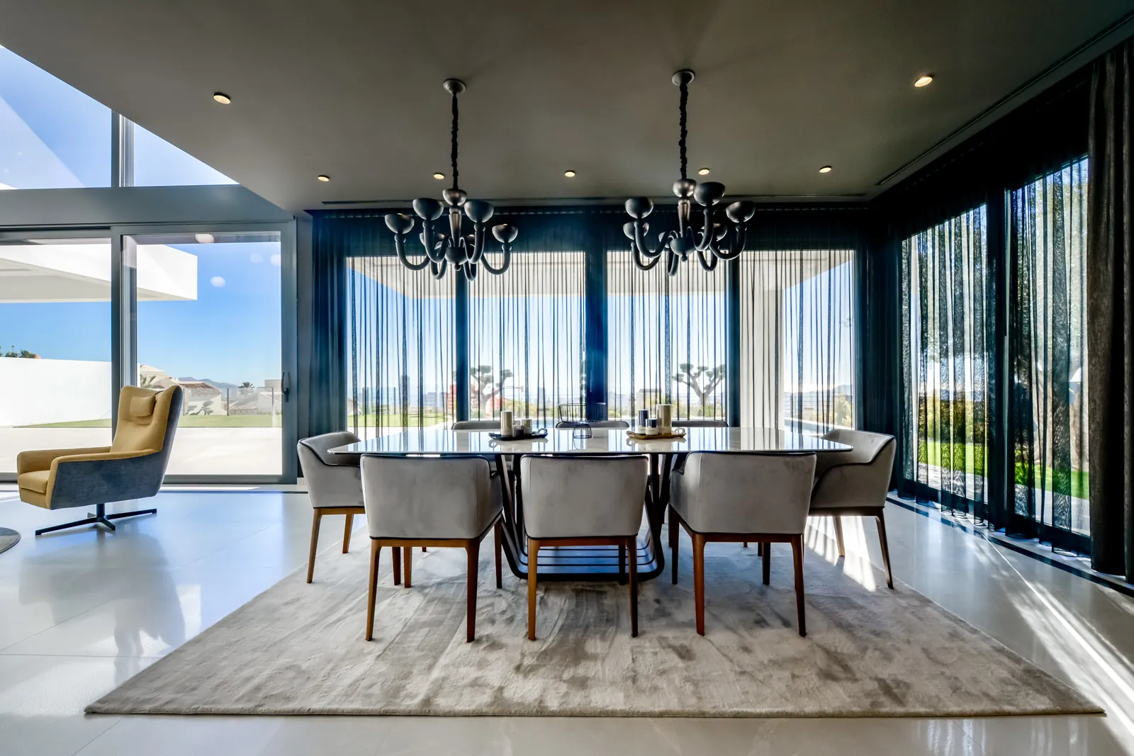 Modern villa for sale in Finestrat with panoramic sea views.