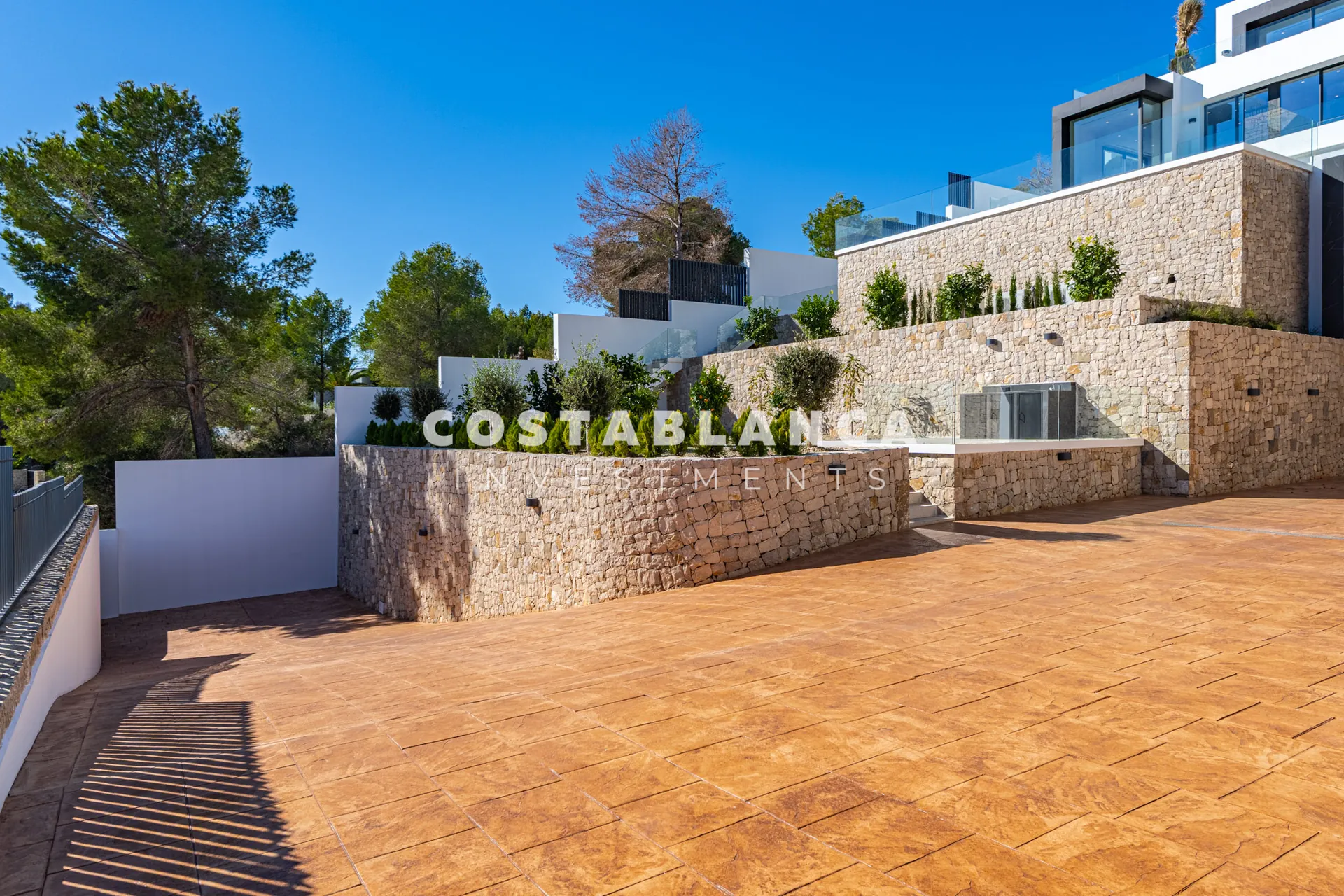 Capodoperă contemporană cu vederi panoramice la mare și la munte de vânzare în Benissa