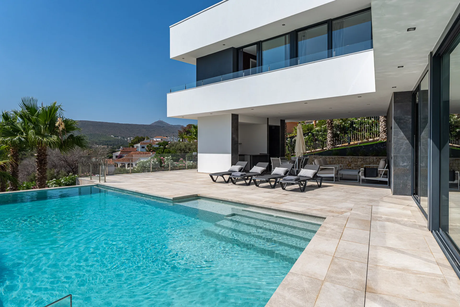 Vila de lux newly construită de vânzare în Jávea