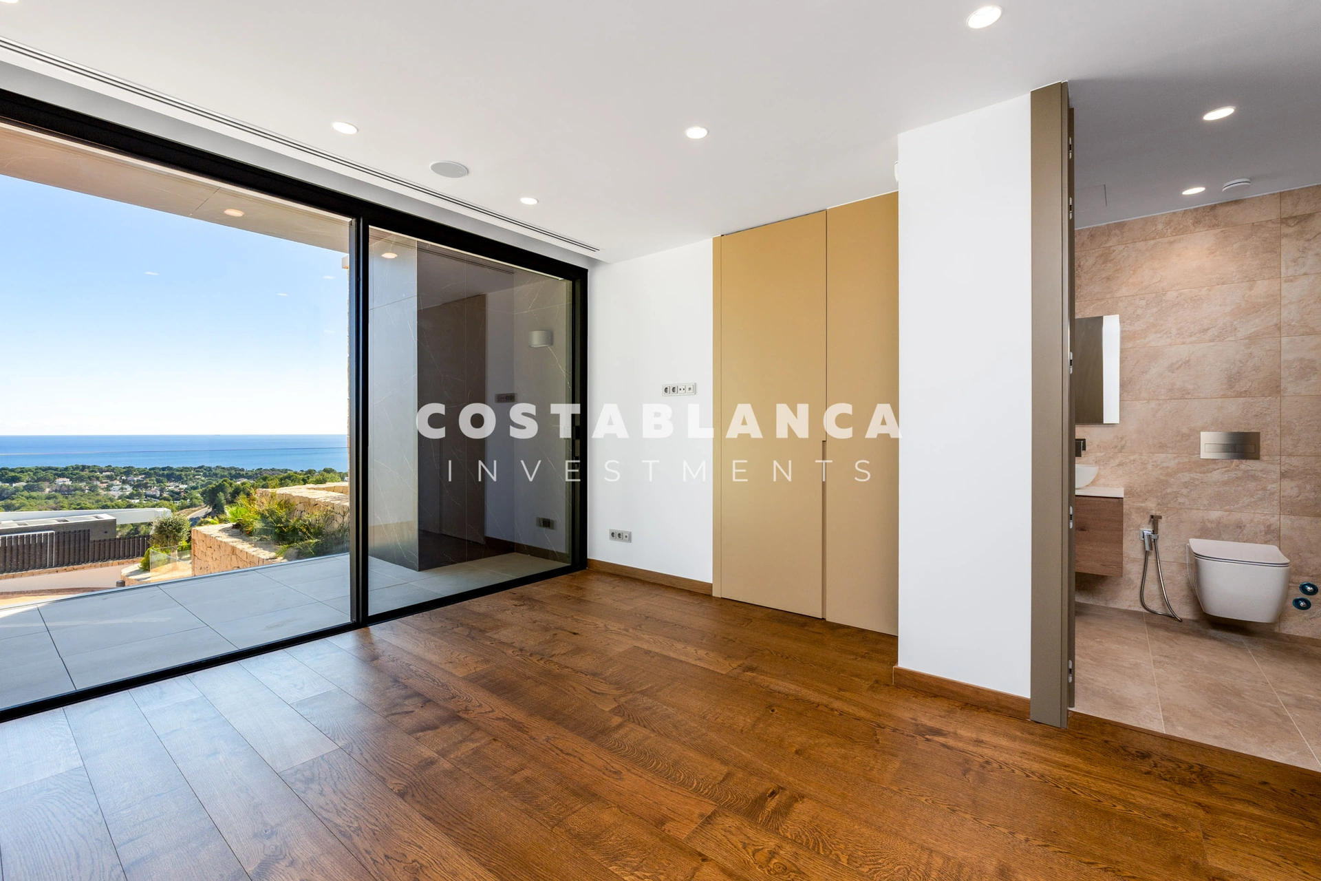 Capodoperă contemporană cu vederi panoramice la mare și la munte de vânzare în Benissa