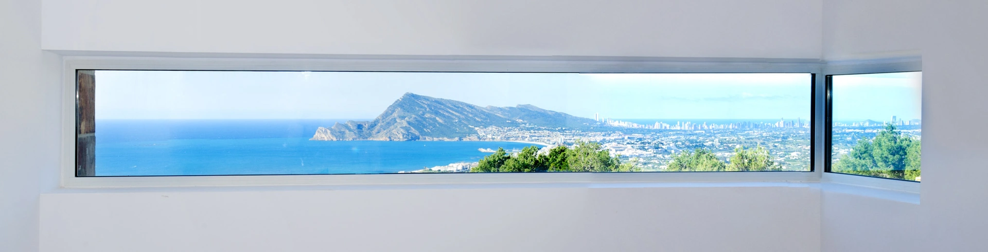 Vila modernă de lux cu vedere panoramică la mare de vânzare în Sierra de Altea.