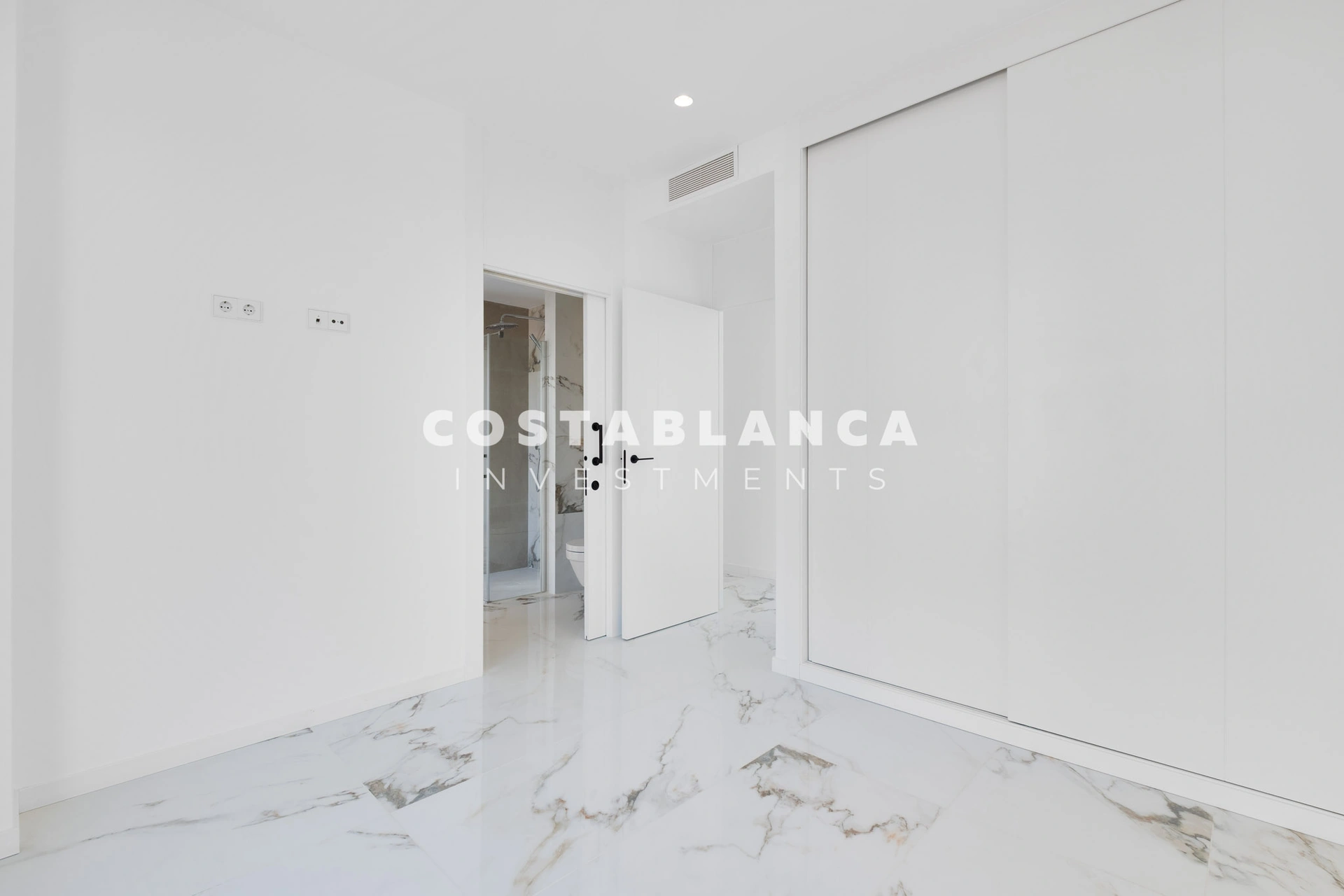 Exceptional Penthouse on the Front Line with Panoramic Sea Views in Villajoyosa