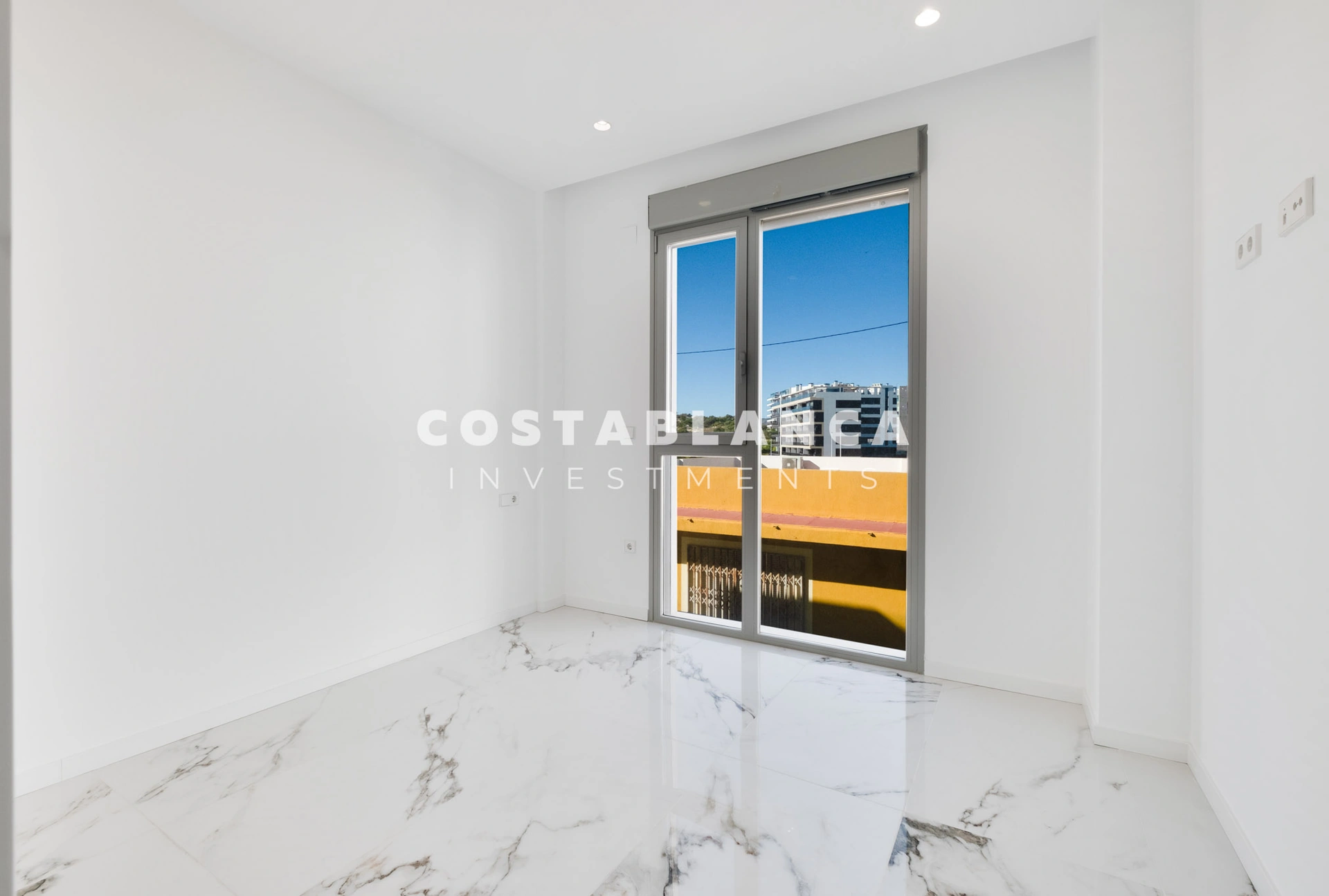 Exceptional Penthouse on the Front Line with Panoramic Sea Views in Villajoyosa