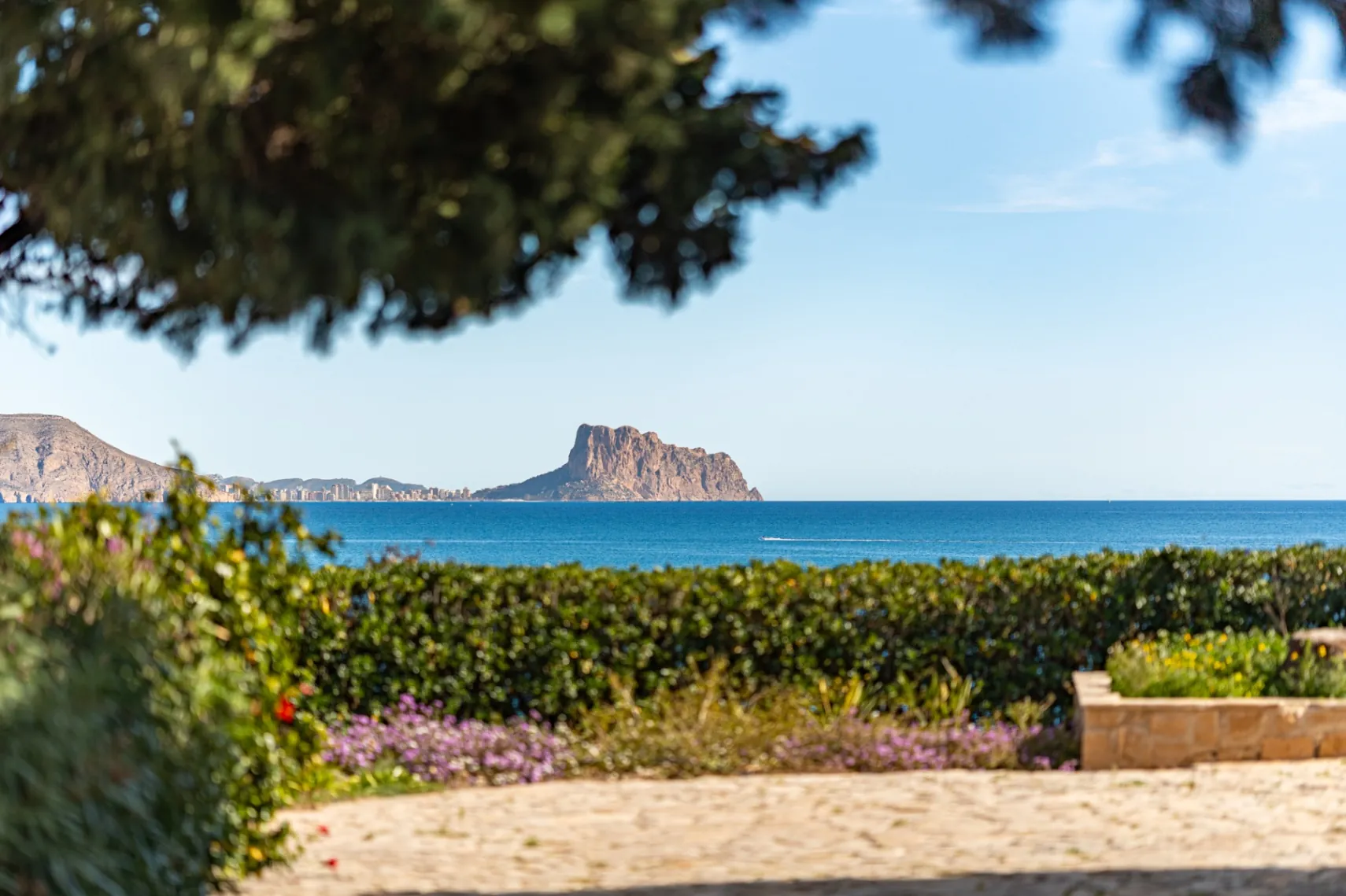 A once-in-a-lifetime opportunity on a cliff for sale in El Albir