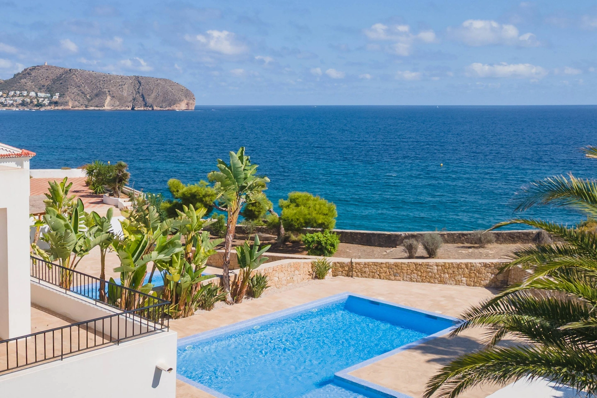 Villa Andrago Contemporary Mediterranean Residence for Sale on the Frontline in Moraira