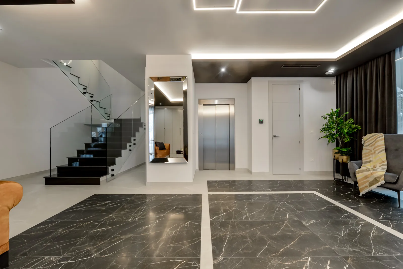 Modern villa for sale in Finestrat with panoramic sea views.