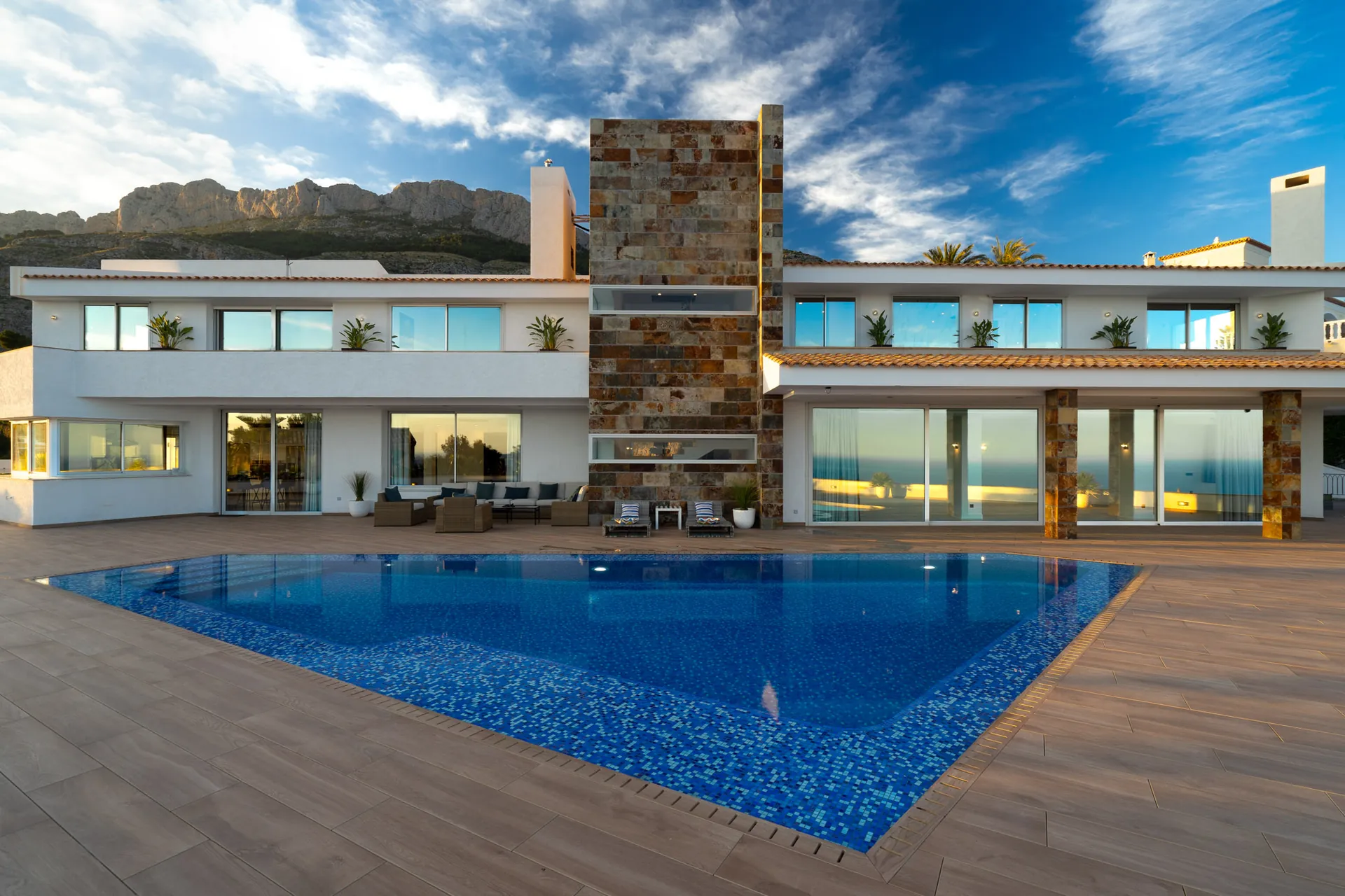 Vila modernă de lux cu vedere panoramică la mare de vânzare în Sierra de Altea.