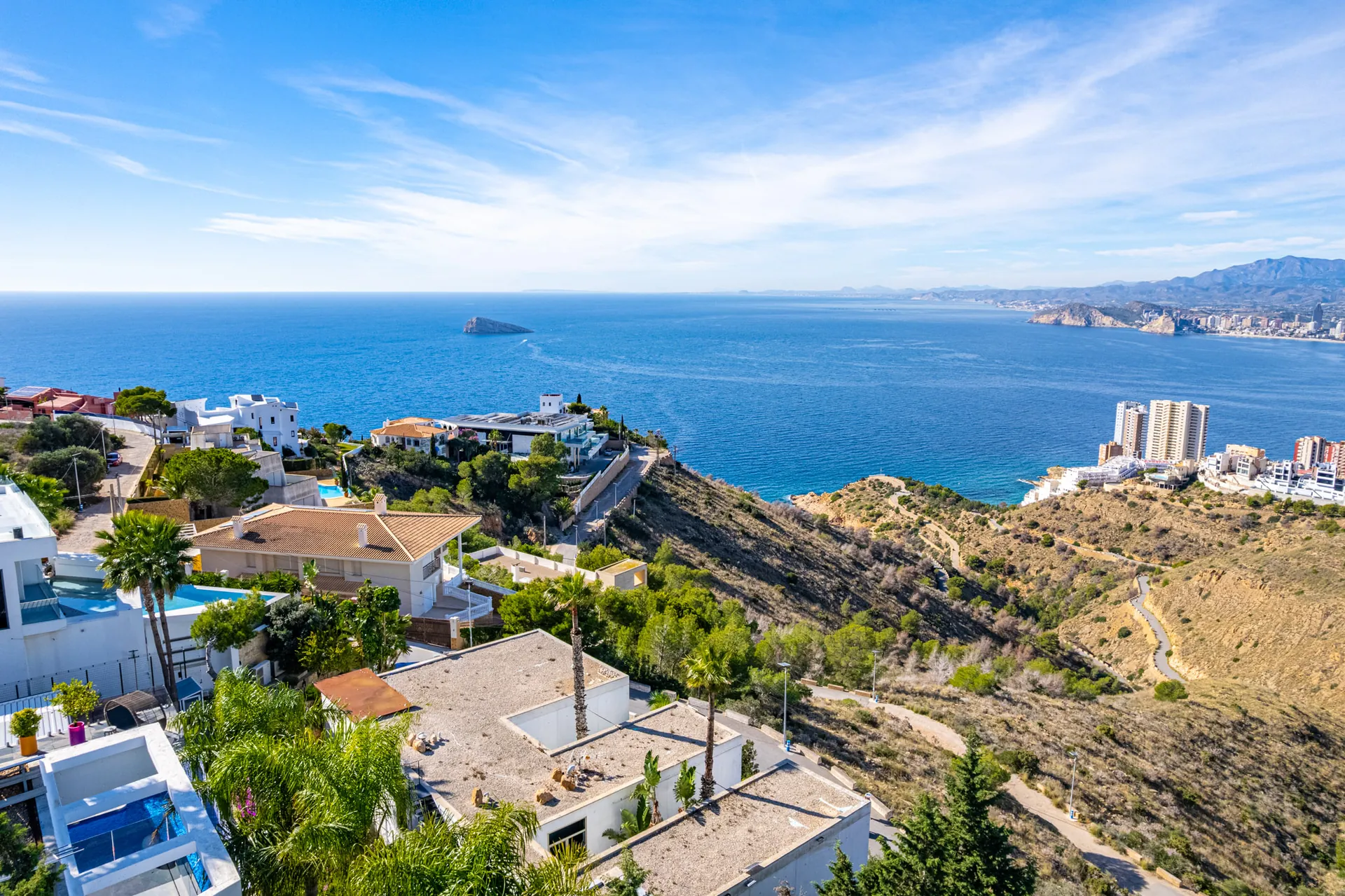 Vila de lux iconică cu vederi panoramice la mare de vânzare în Benidorm