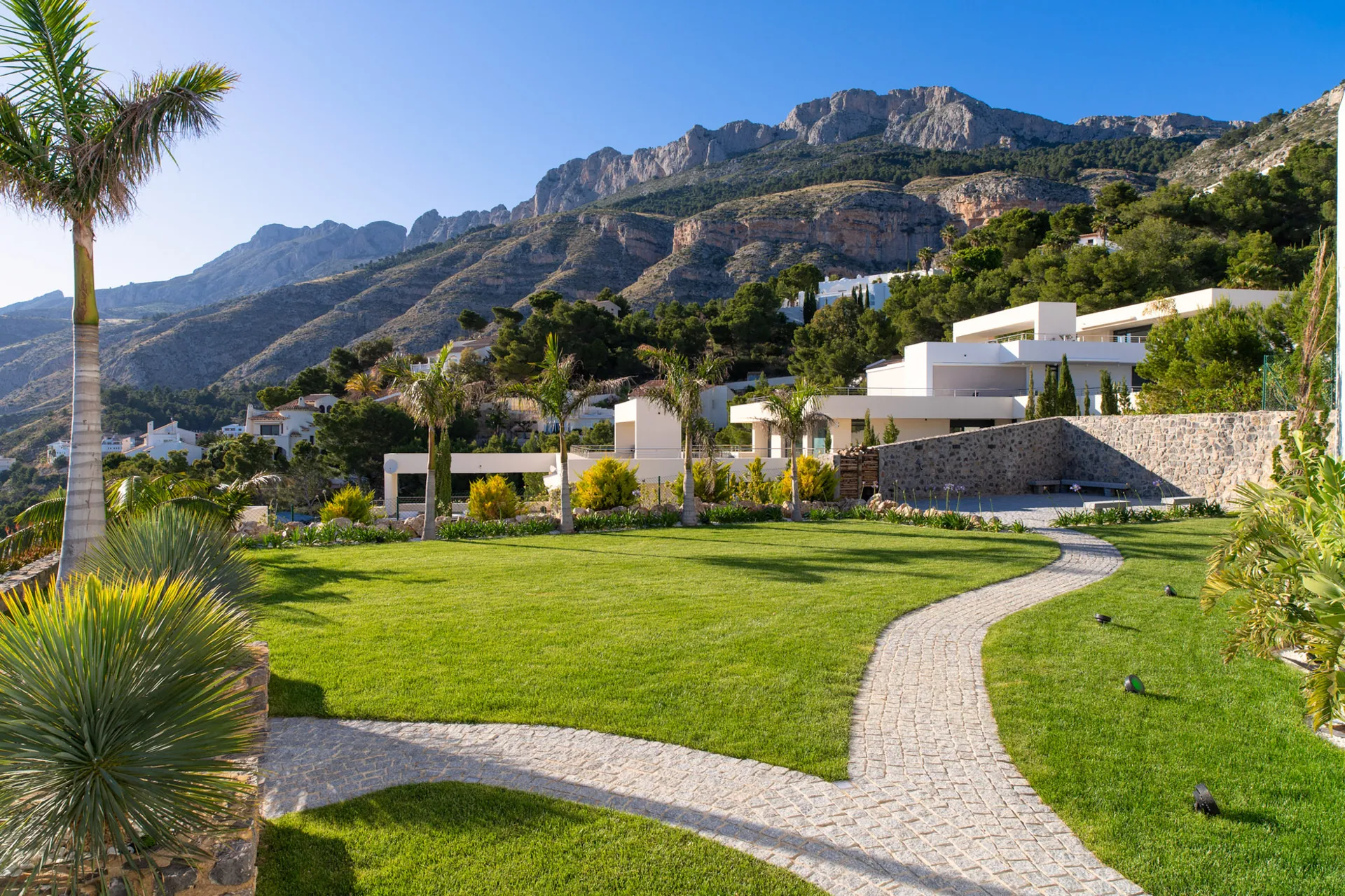 Vila modernă de lux cu vedere panoramică la mare de vânzare în Sierra de Altea.