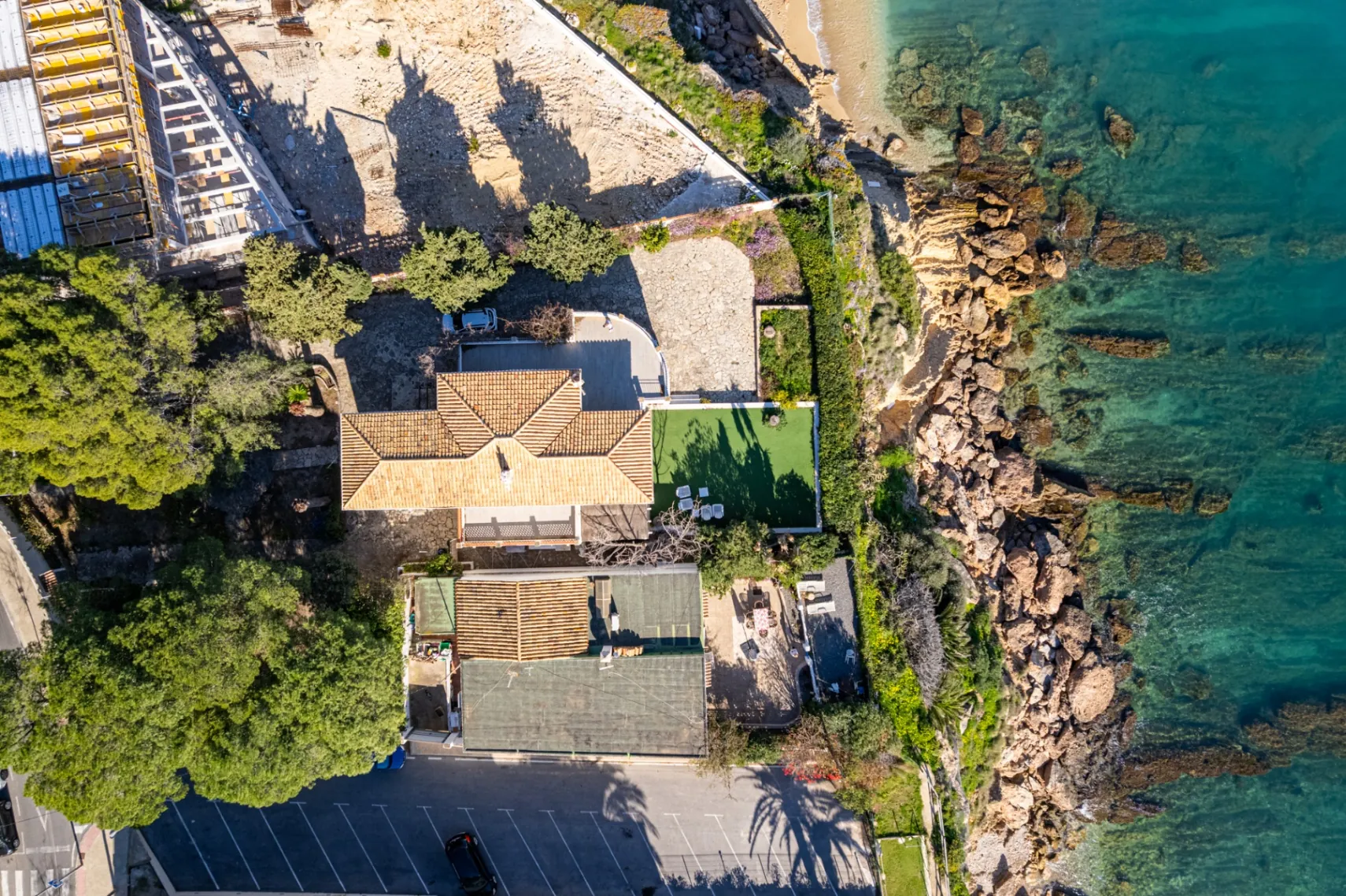 A once-in-a-lifetime opportunity on a cliff for sale in El Albir