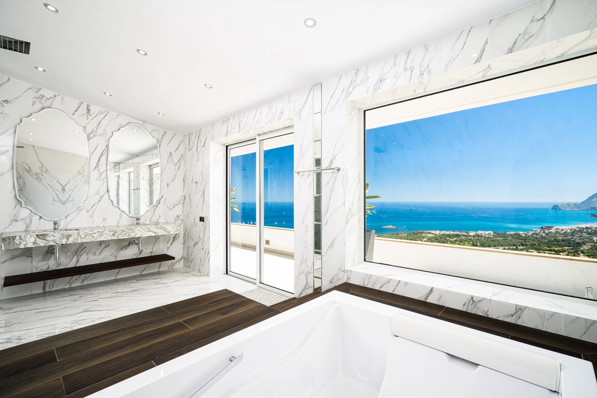 Vila modernă de lux cu vedere panoramică la mare de vânzare în Sierra de Altea.