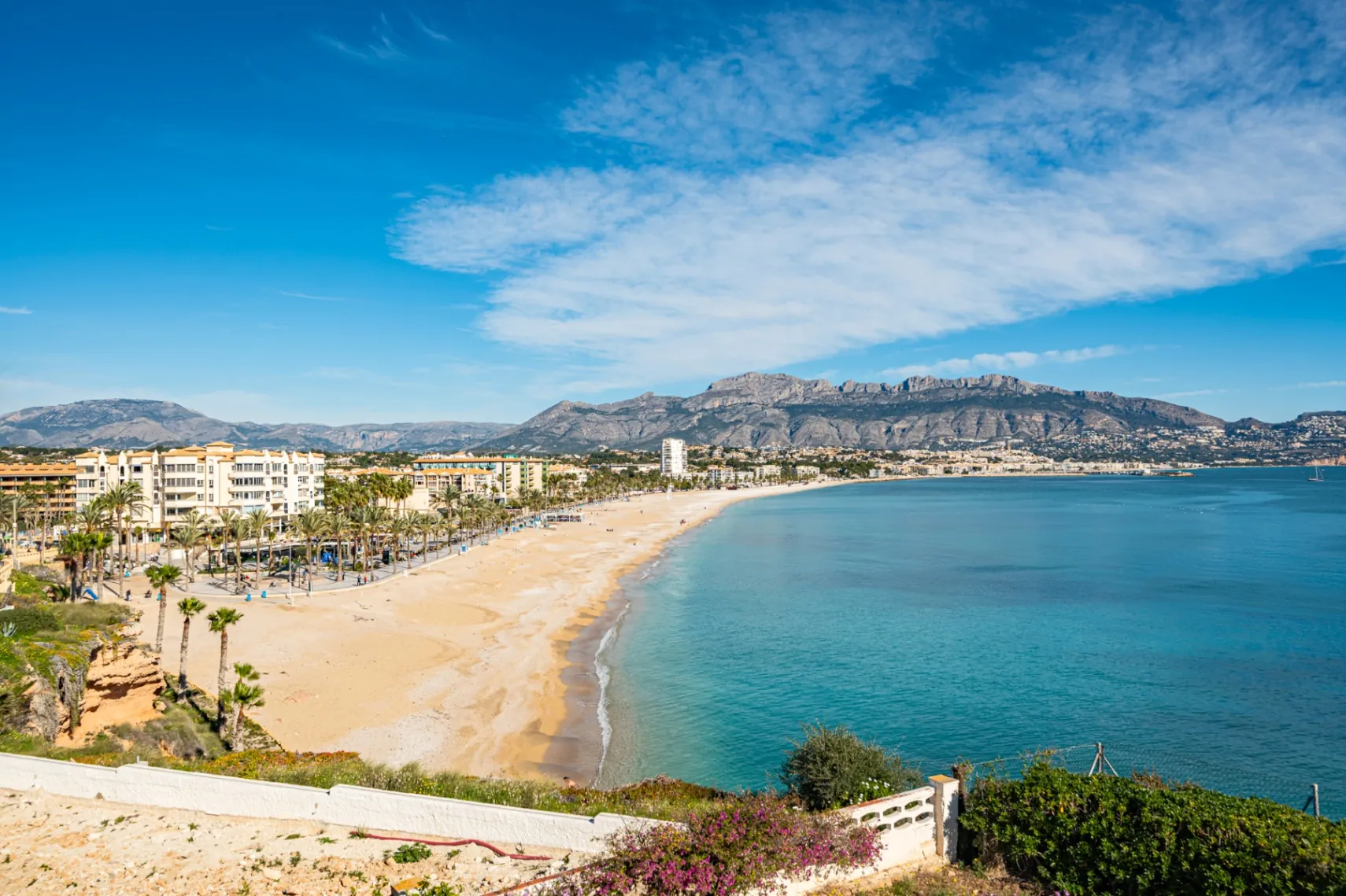 A once-in-a-lifetime opportunity on a cliff for sale in El Albir