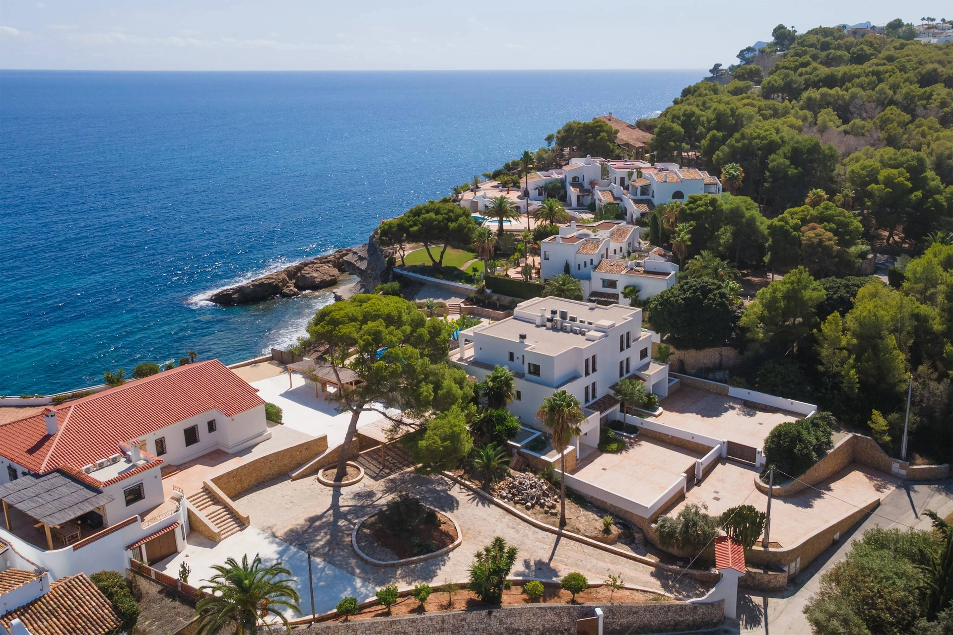 Villa Andrago Contemporary Mediterranean Residence for Sale on the Frontline in Moraira