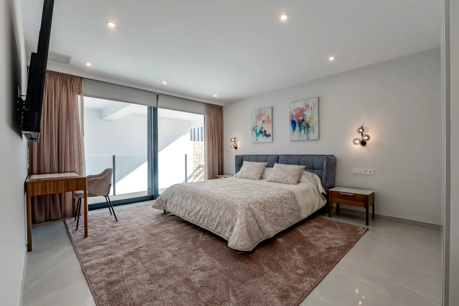 Modern villa for sale in Finestrat with panoramic sea views.