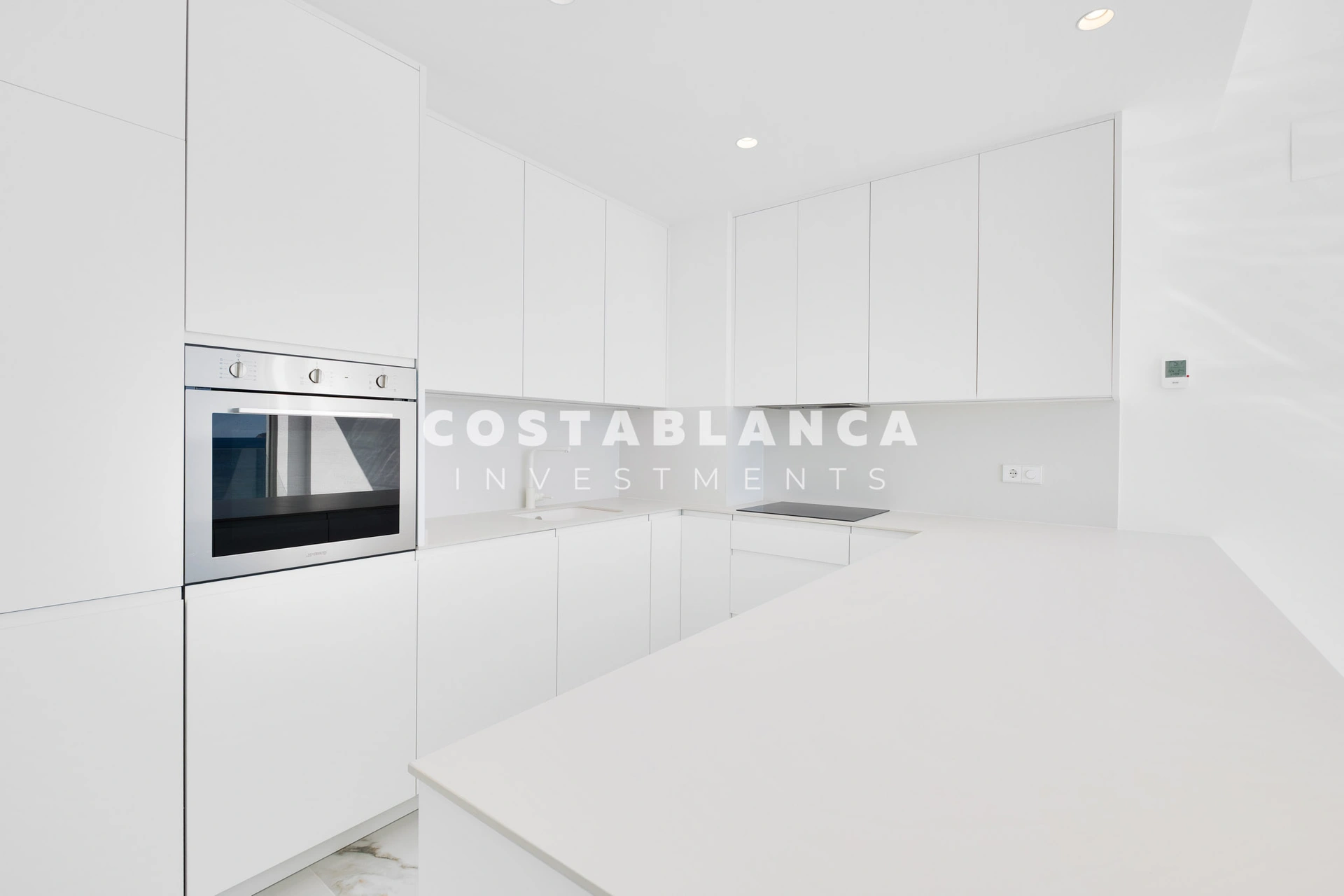 Exceptional Penthouse on the Front Line with Panoramic Sea Views in Villajoyosa