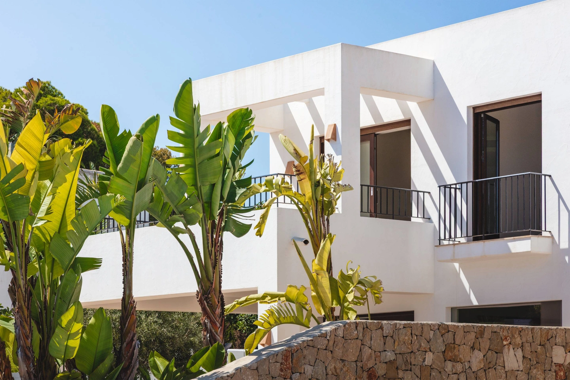 Villa Andrago Contemporary Mediterranean Residence for Sale on the Frontline in Moraira