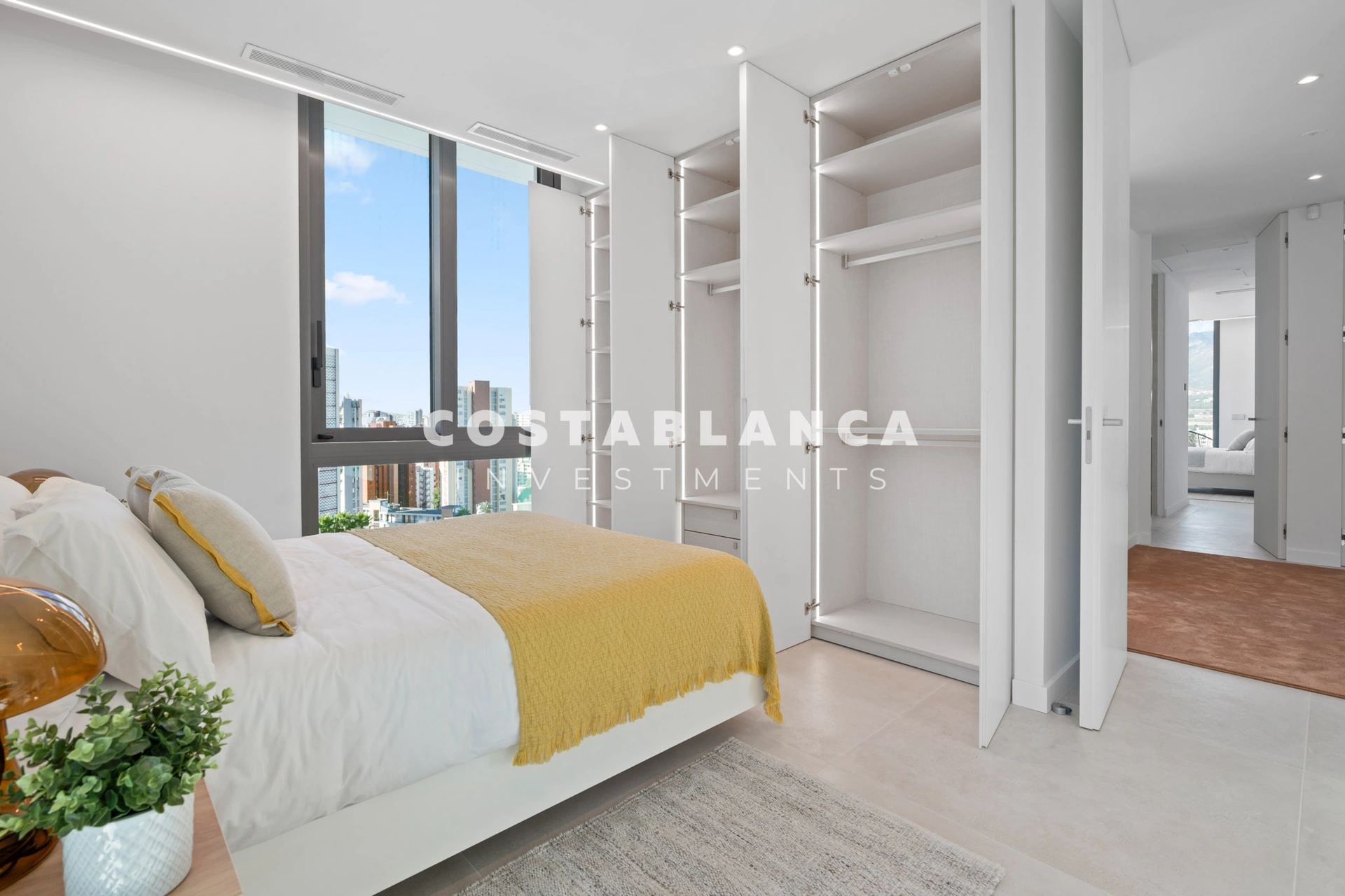 Vile independente moderne cu grădini private și finisaje premium de vânzare în Benidorm.