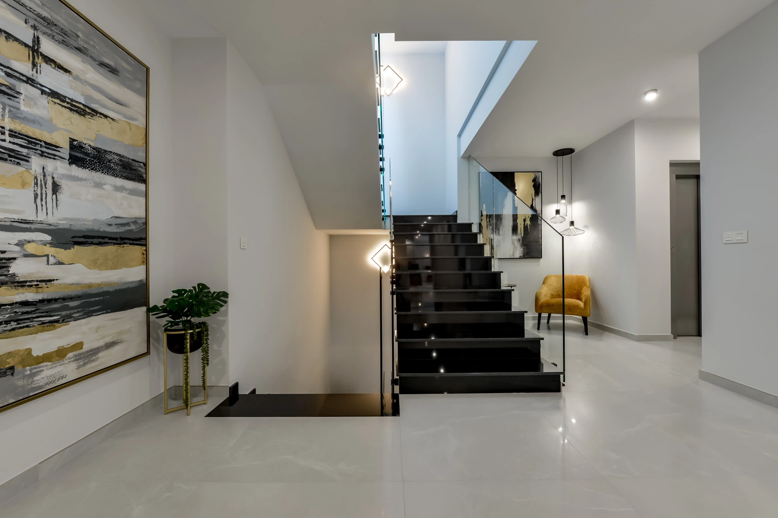 Modern villa for sale in Finestrat with panoramic sea views.