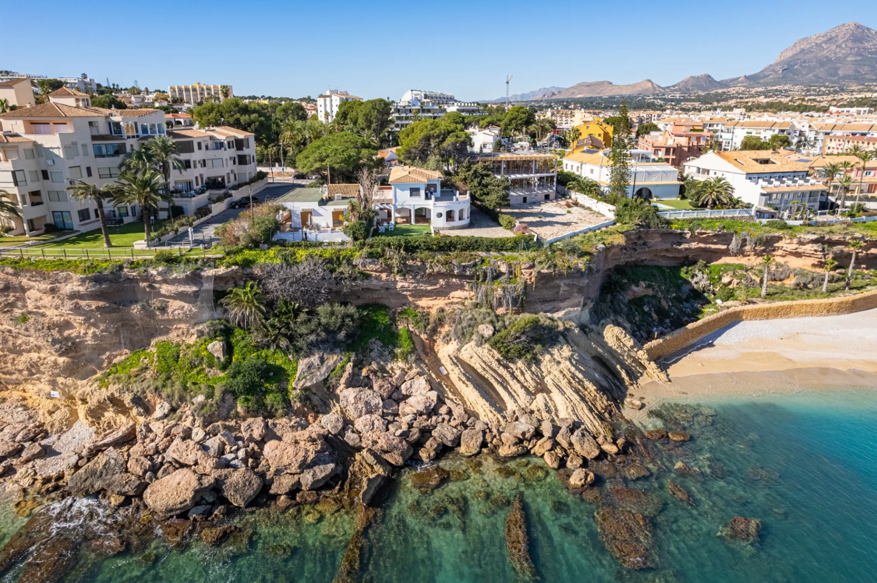 A once-in-a-lifetime opportunity on a cliff for sale in El Albir