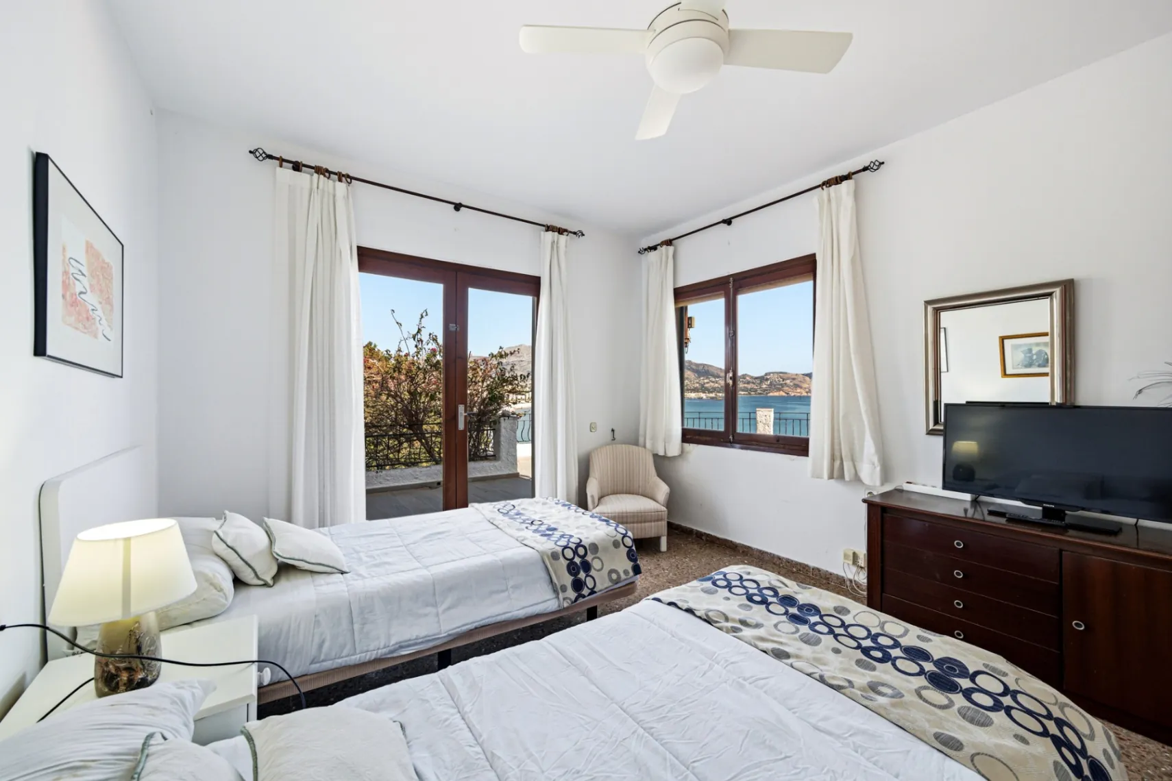 A once-in-a-lifetime opportunity on a cliff for sale in El Albir