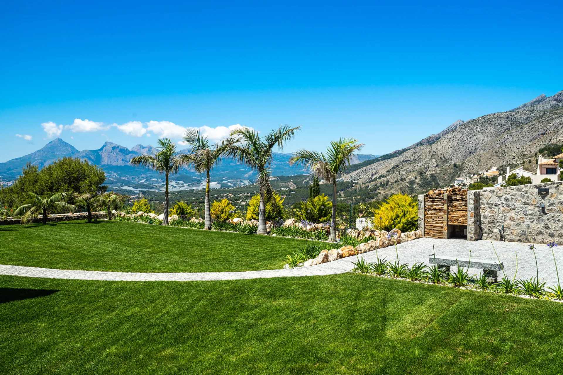Vila modernă de lux cu vedere panoramică la mare de vânzare în Sierra de Altea.
