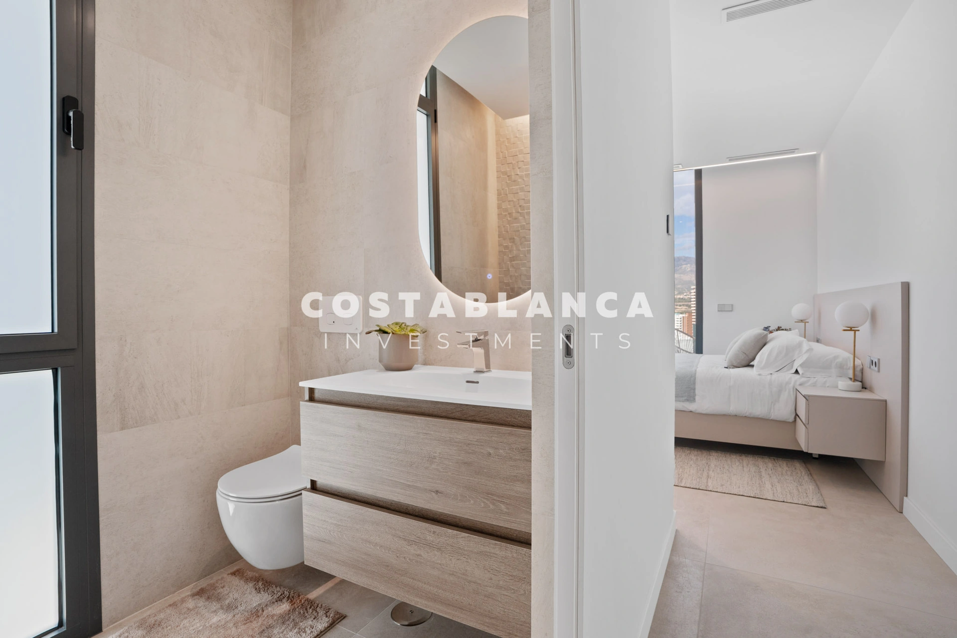 Vile independente moderne cu grădini private și finisaje premium de vânzare în Benidorm.