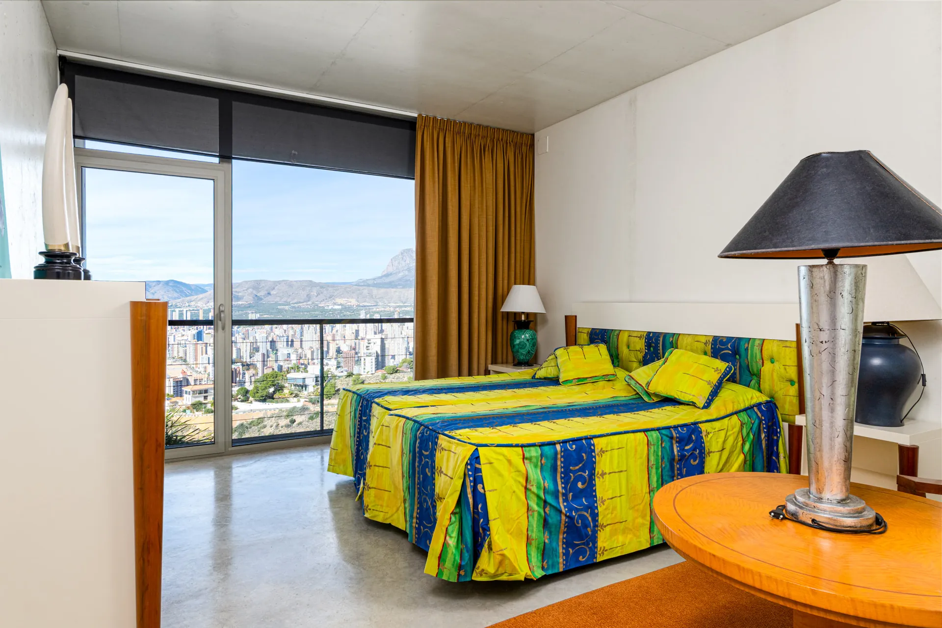 Vila de lux iconică cu vederi panoramice la mare de vânzare în Benidorm