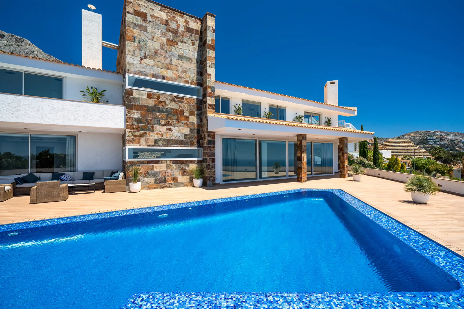 Vila modernă de lux cu vedere panoramică la mare de vânzare în Sierra de Altea.