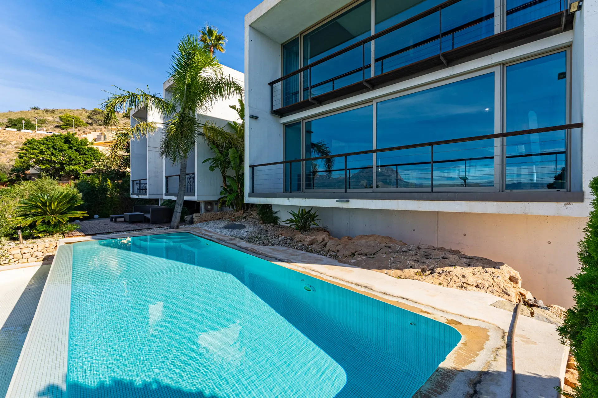 Vila de lux iconică cu vederi panoramice la mare de vânzare în Benidorm